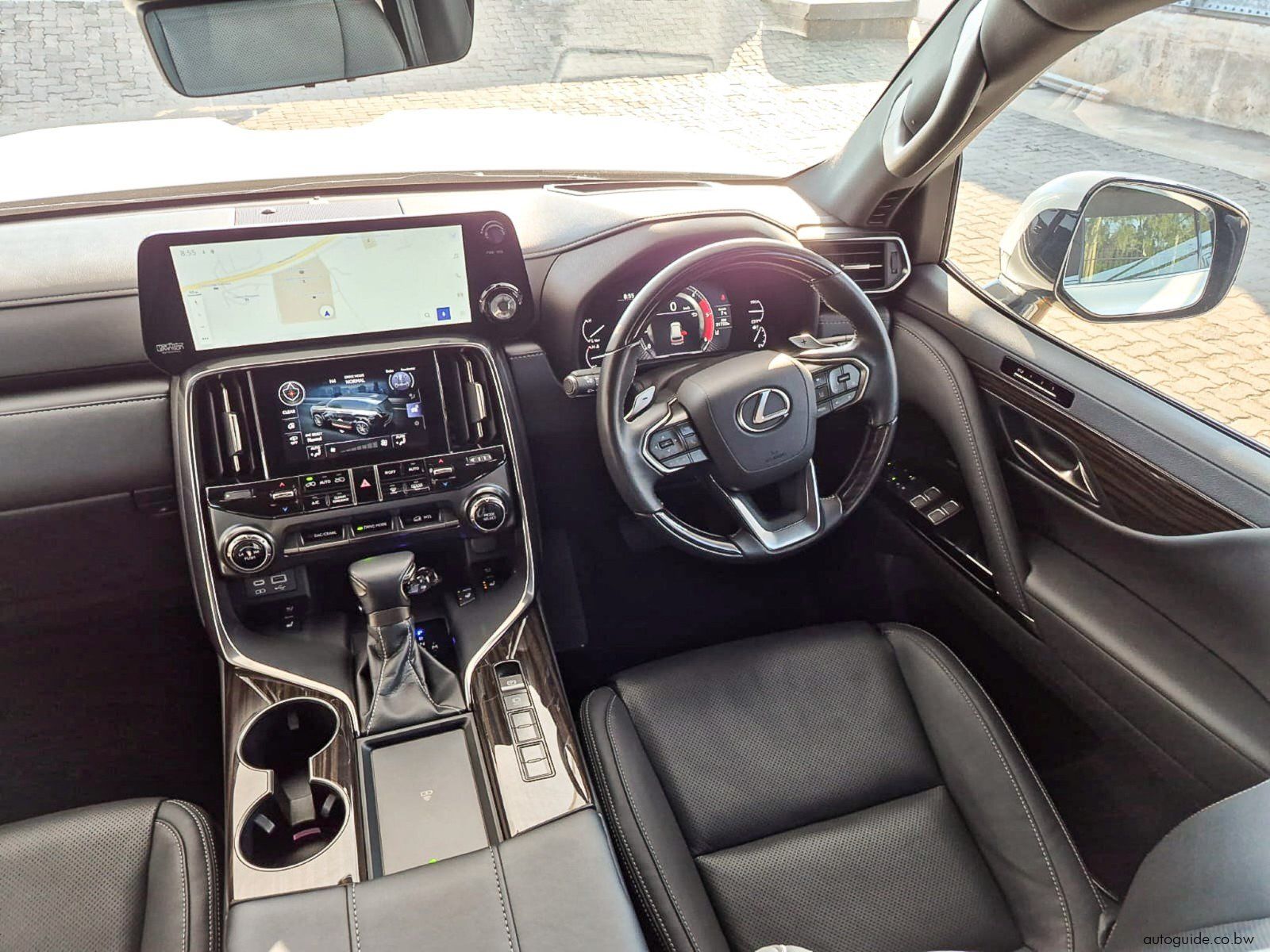2024 Lexus LX500D Urban photo