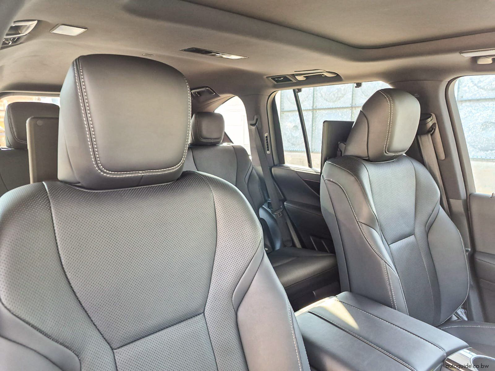 2024 Lexus LX500D Urban photo