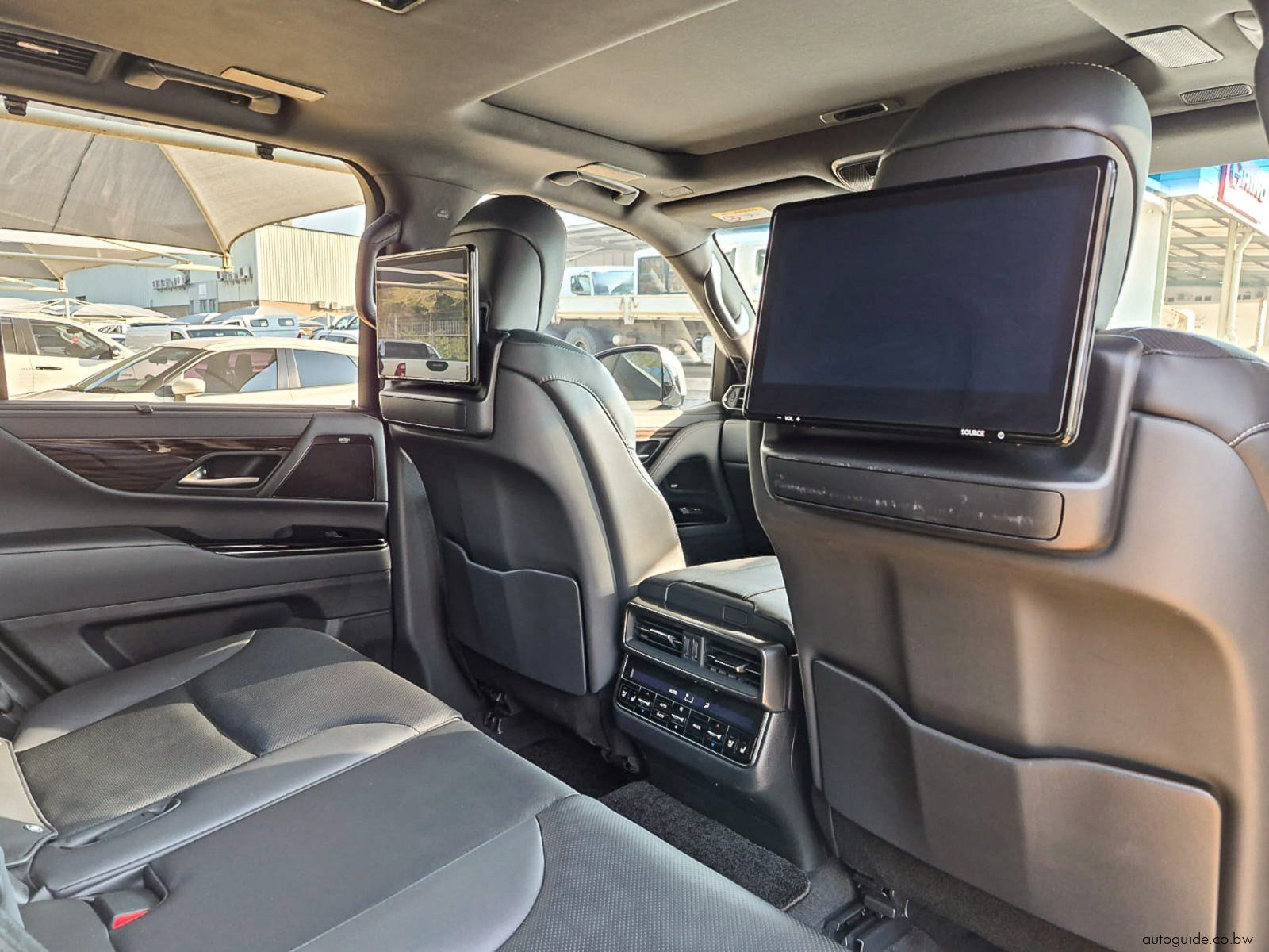 2024 Lexus LX500D Urban photo