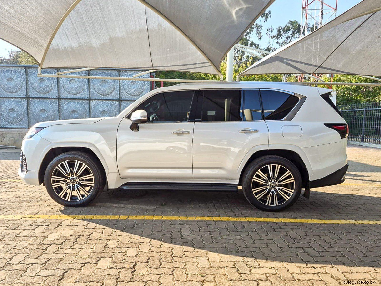 2024 Lexus LX500D Urban photo