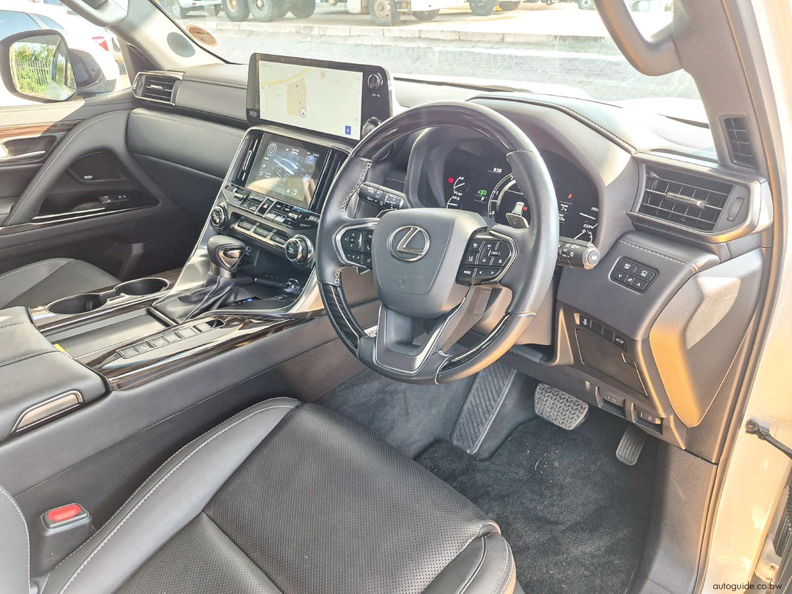 2024 Lexus LX500D Urban photo