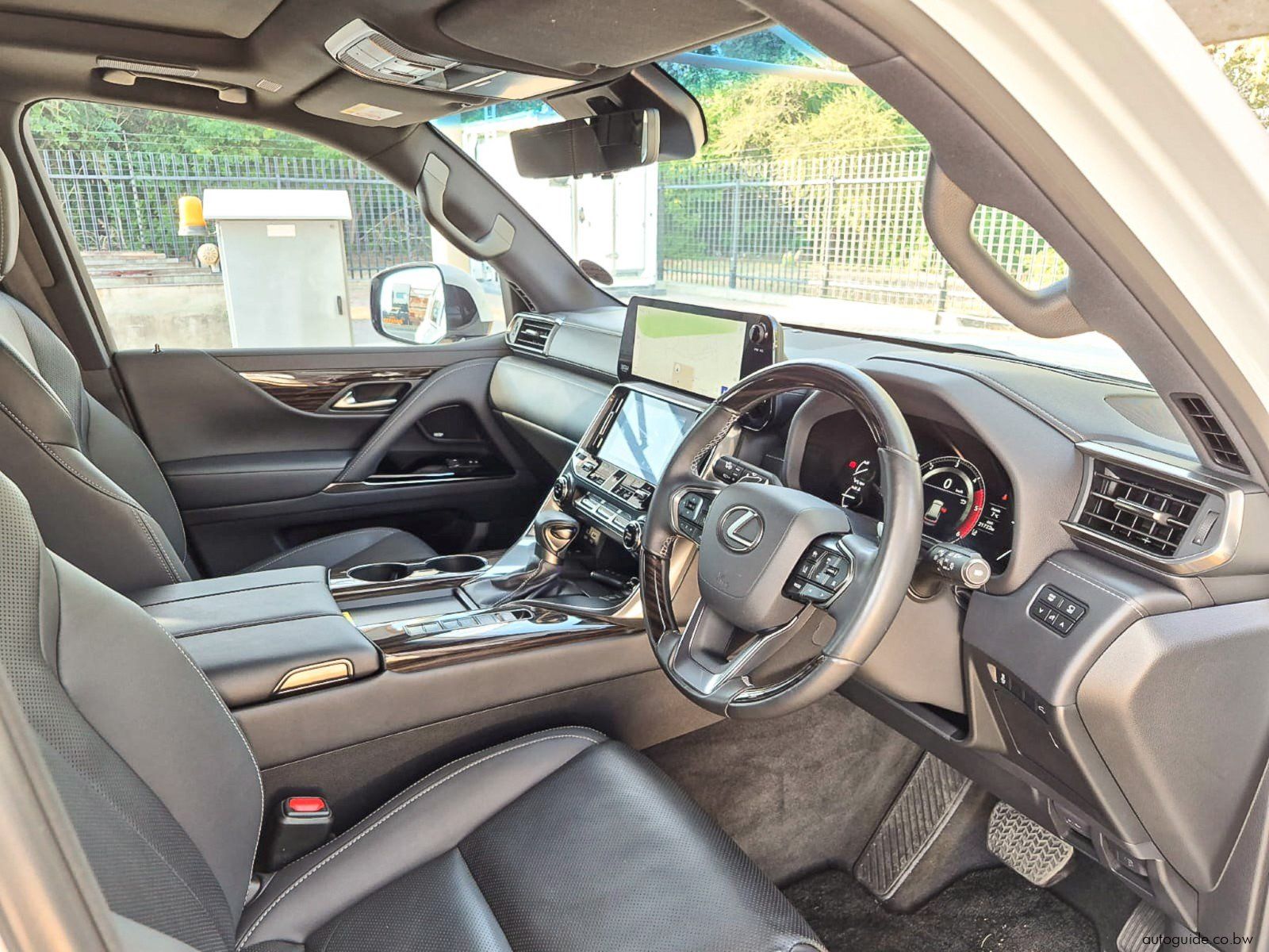 2024 Lexus LX500D Urban photo