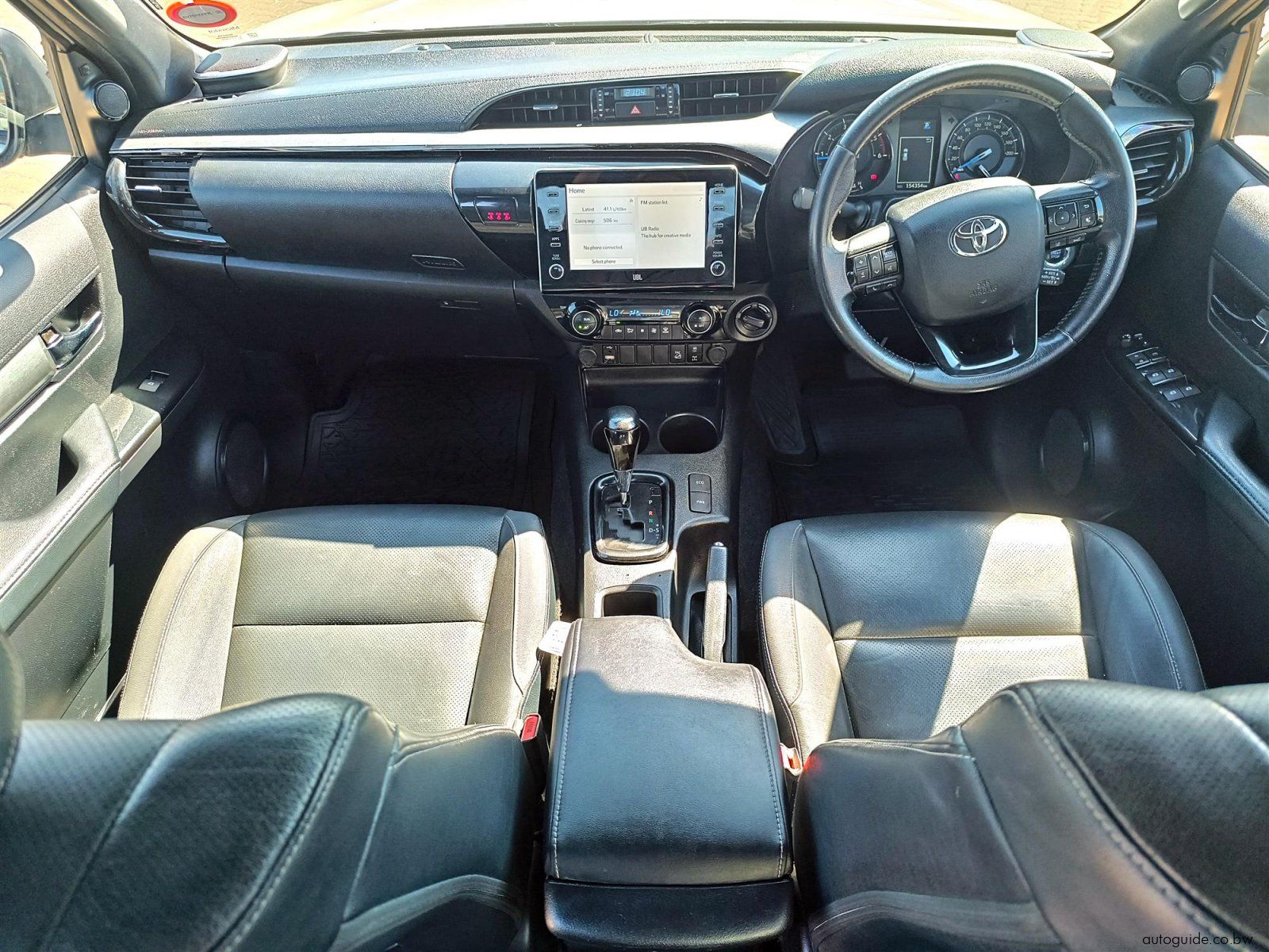 2022 Toyota Hilux Legend 2.8 GD-6 4x4 photo