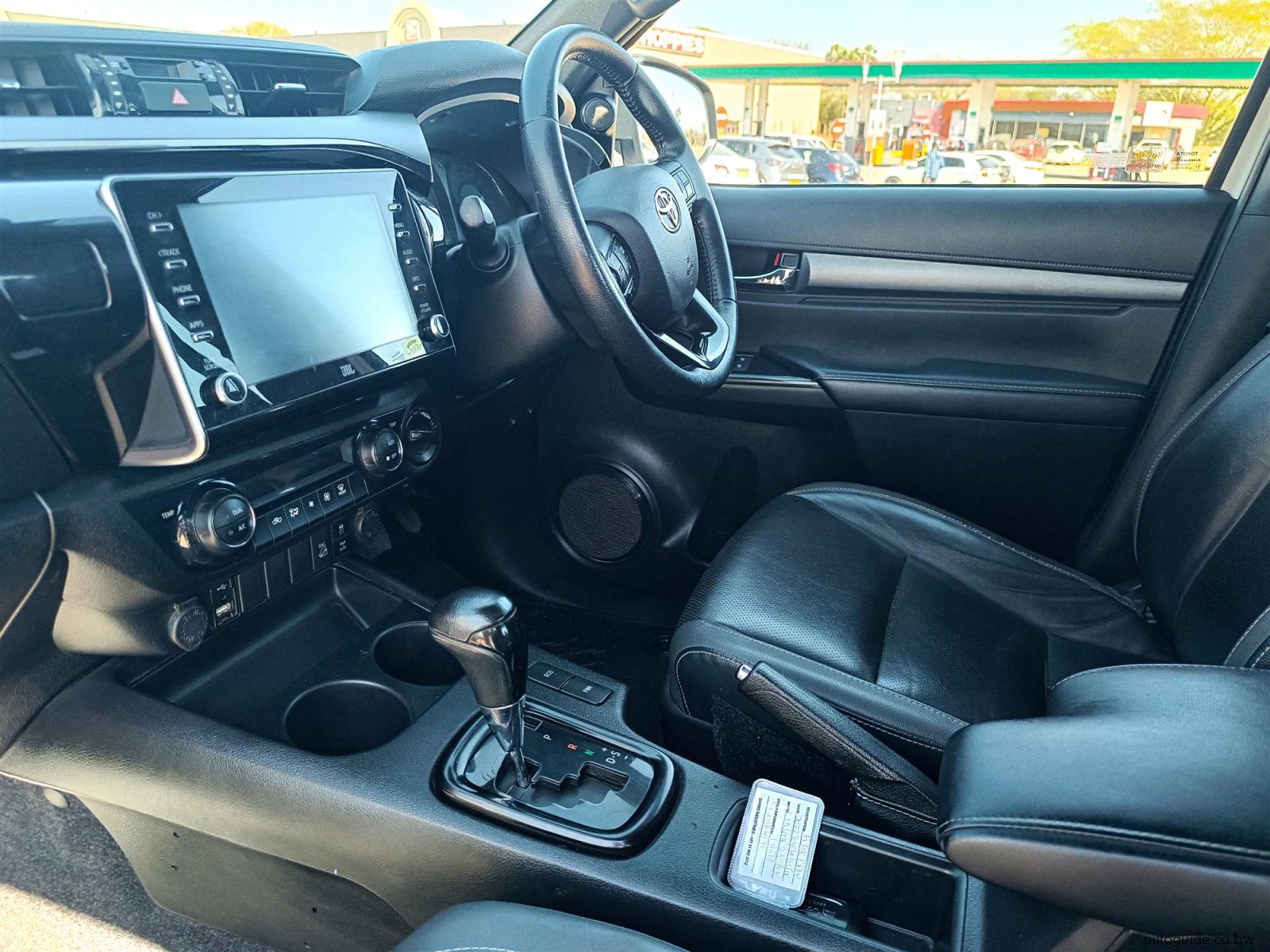 2022 Toyota Hilux Legend 2.8 GD-6 4x4 photo