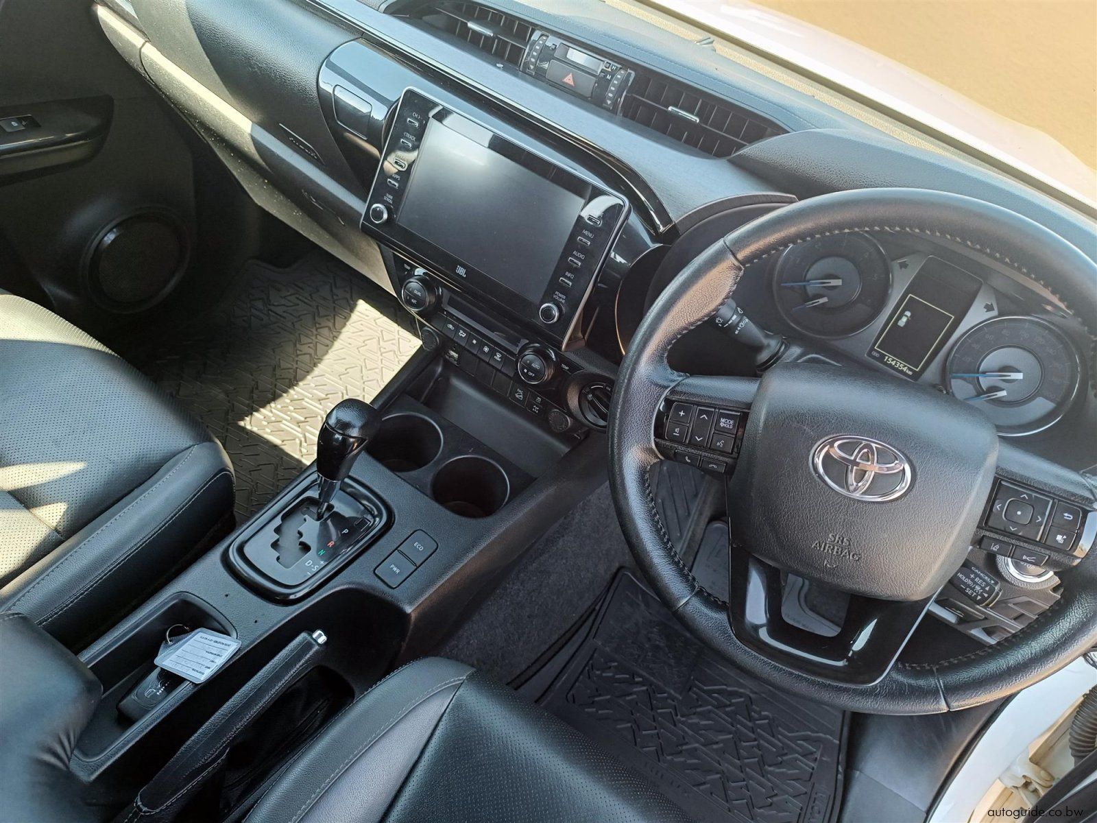 2022 Toyota Hilux Legend 2.8 GD-6 4x4 photo