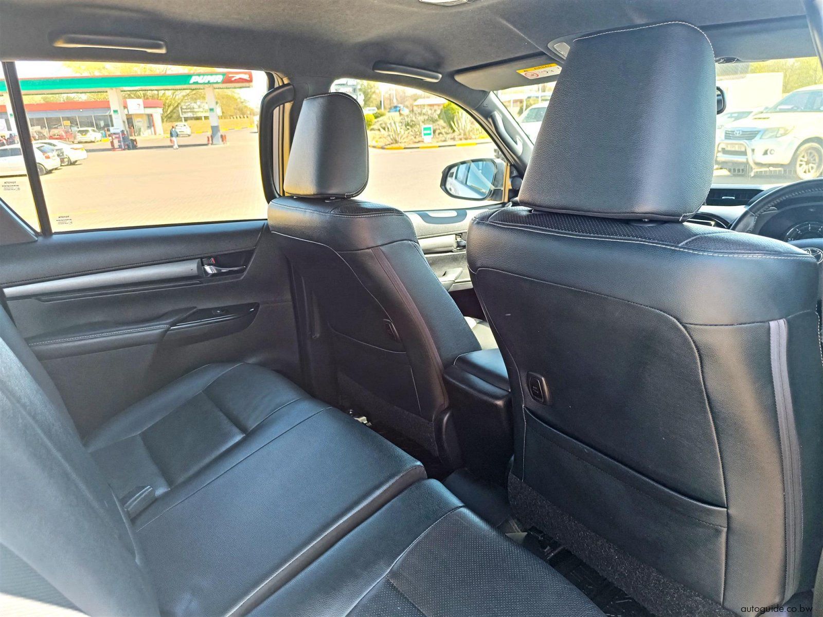 2022 Toyota Hilux Legend 2.8 GD-6 4x4 photo