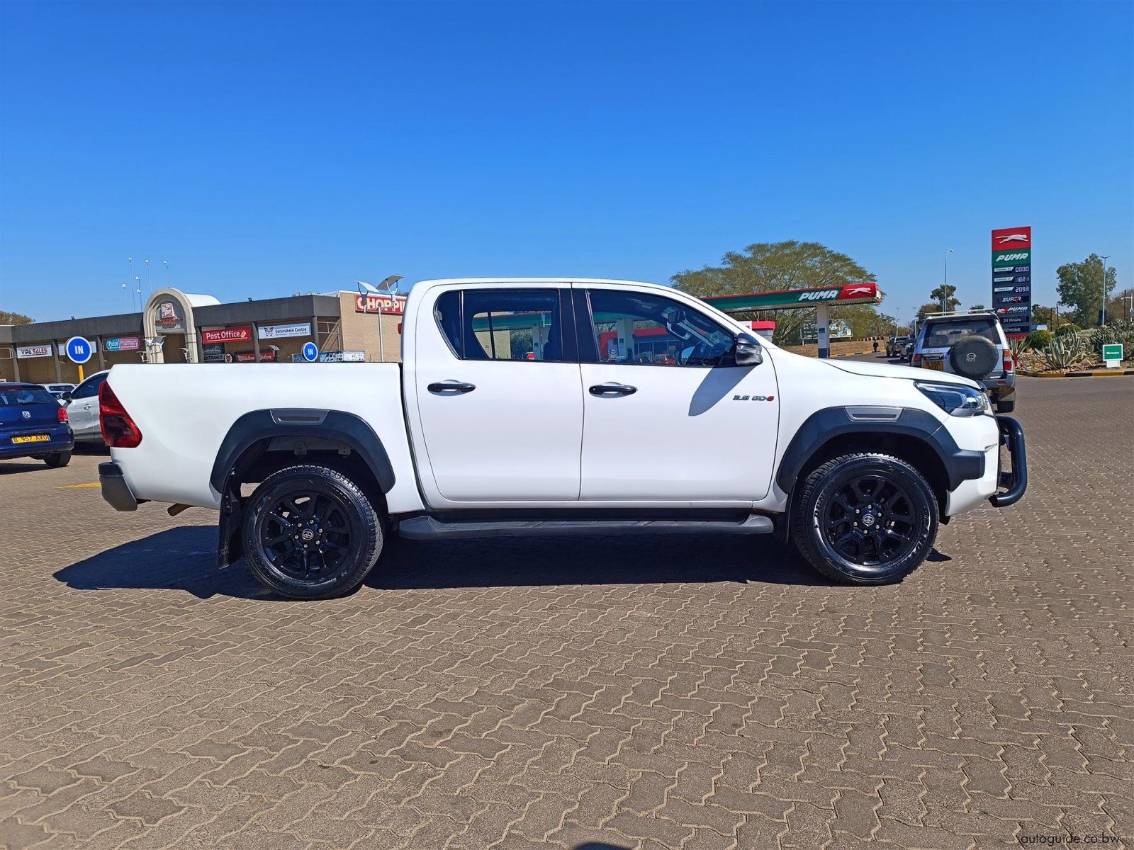 2022 Toyota Hilux Legend 2.8 GD-6 4x4 photo