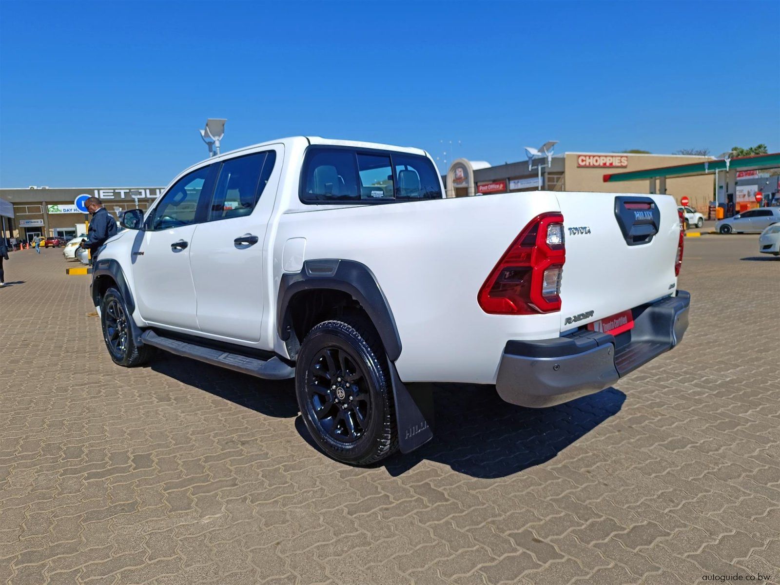 2022 Toyota Hilux Legend 2.8 GD-6 4x4 photo