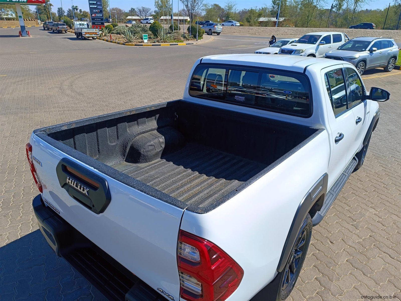 2022 Toyota Hilux Legend 2.8 GD-6 4x4 photo