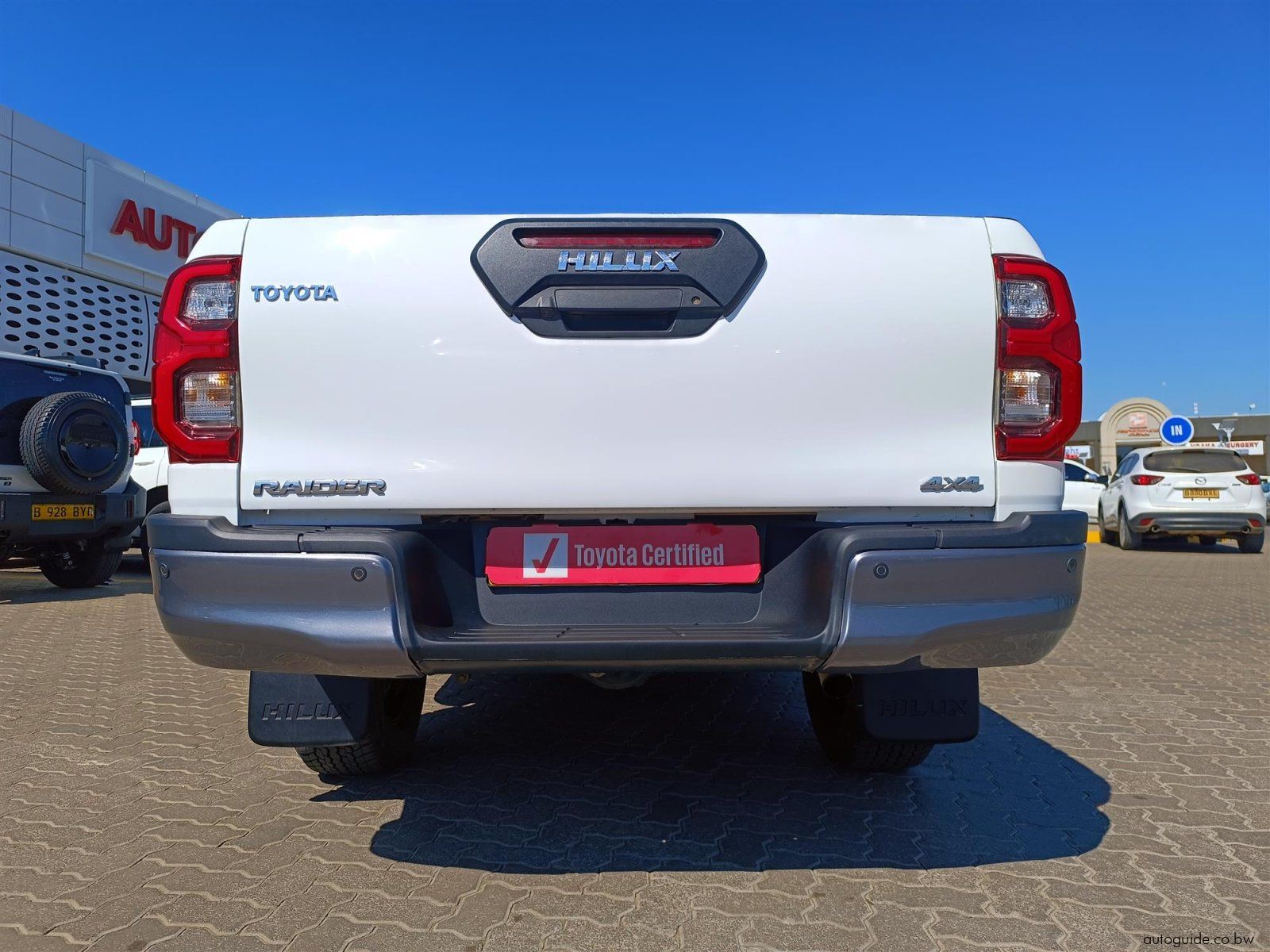 2022 Toyota Hilux Legend 2.8 GD-6 4x4 photo