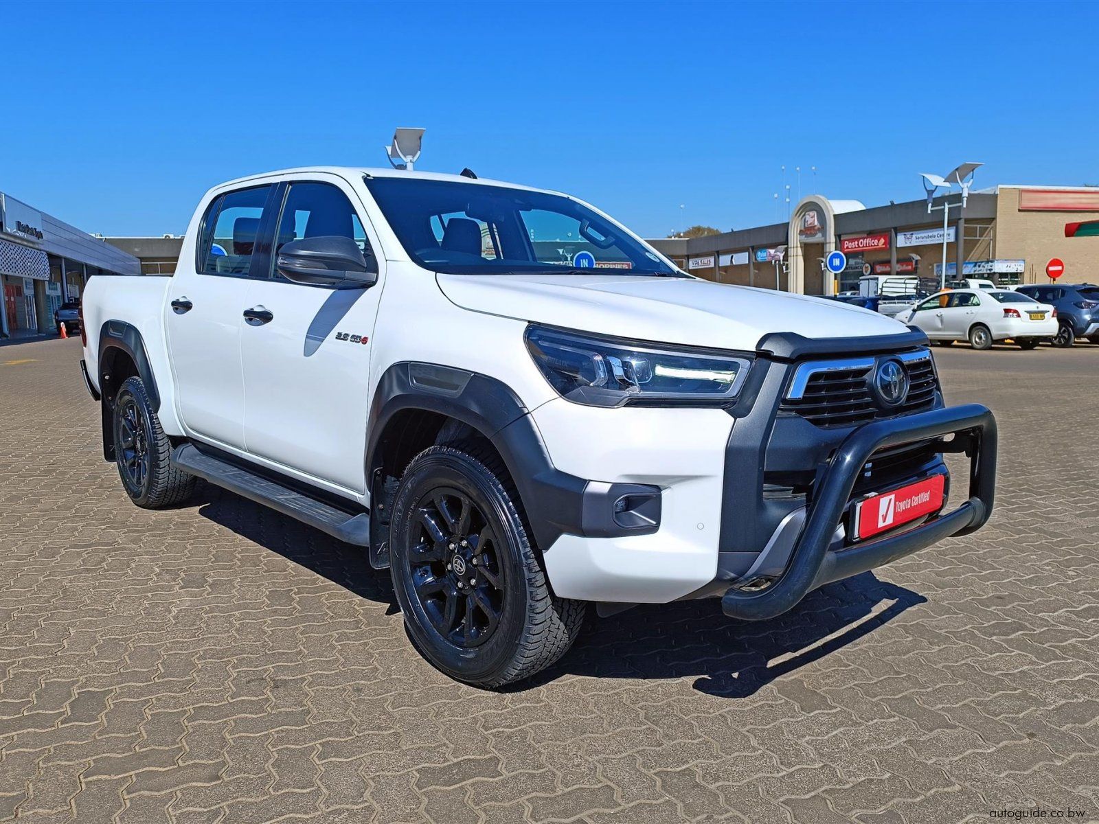 2022 Toyota Hilux Legend 2.8 GD-6 4x4 photo