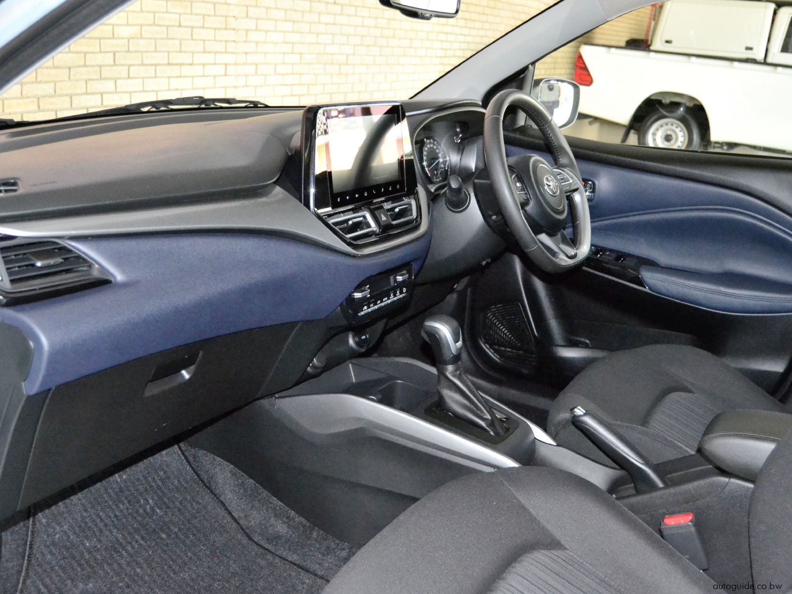 2025 Toyota Starlet XR 1.5 photo