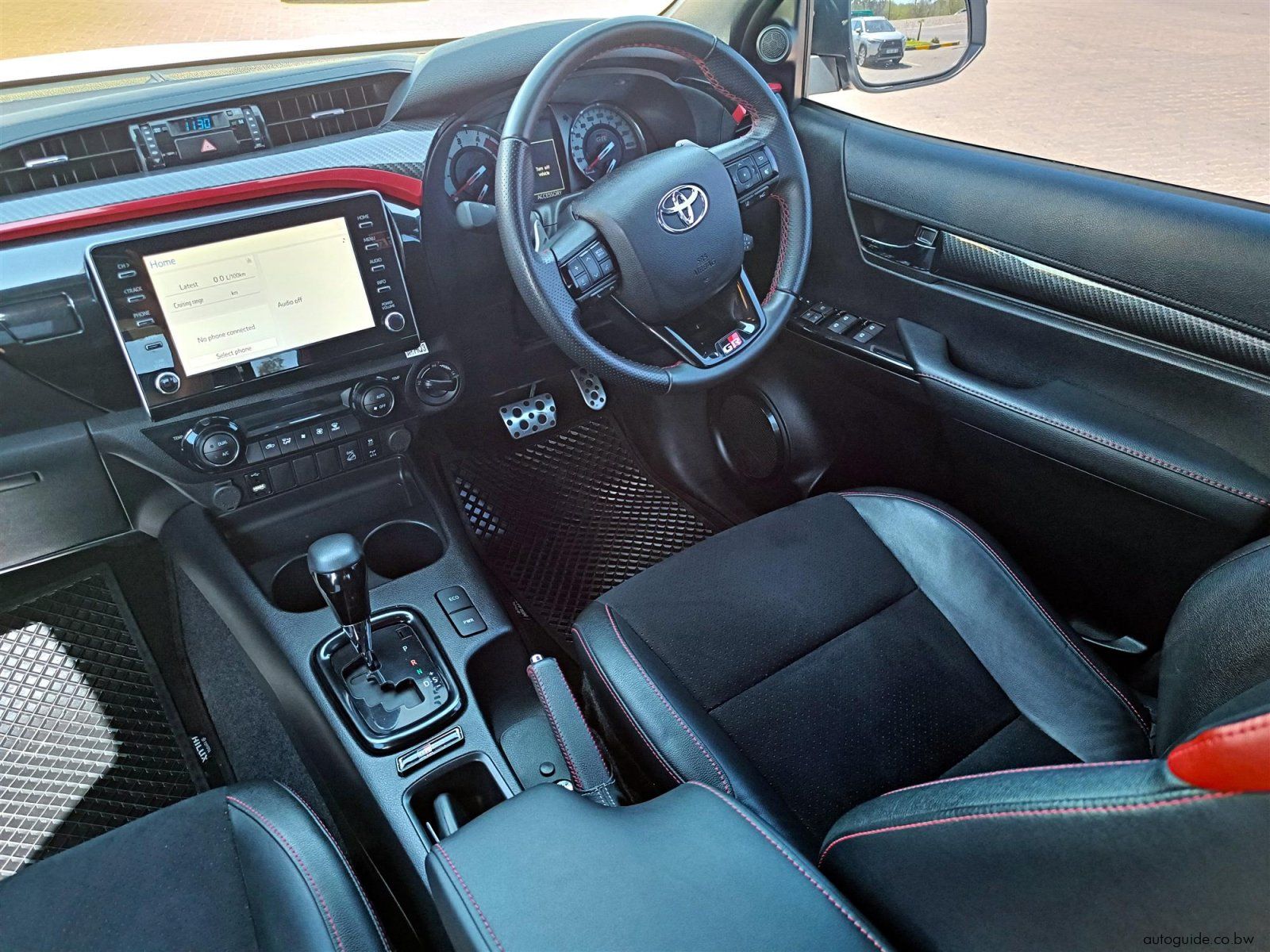 2024 Toyota Hilux GR-Sport II 2.8 GD-6 4x4 photo