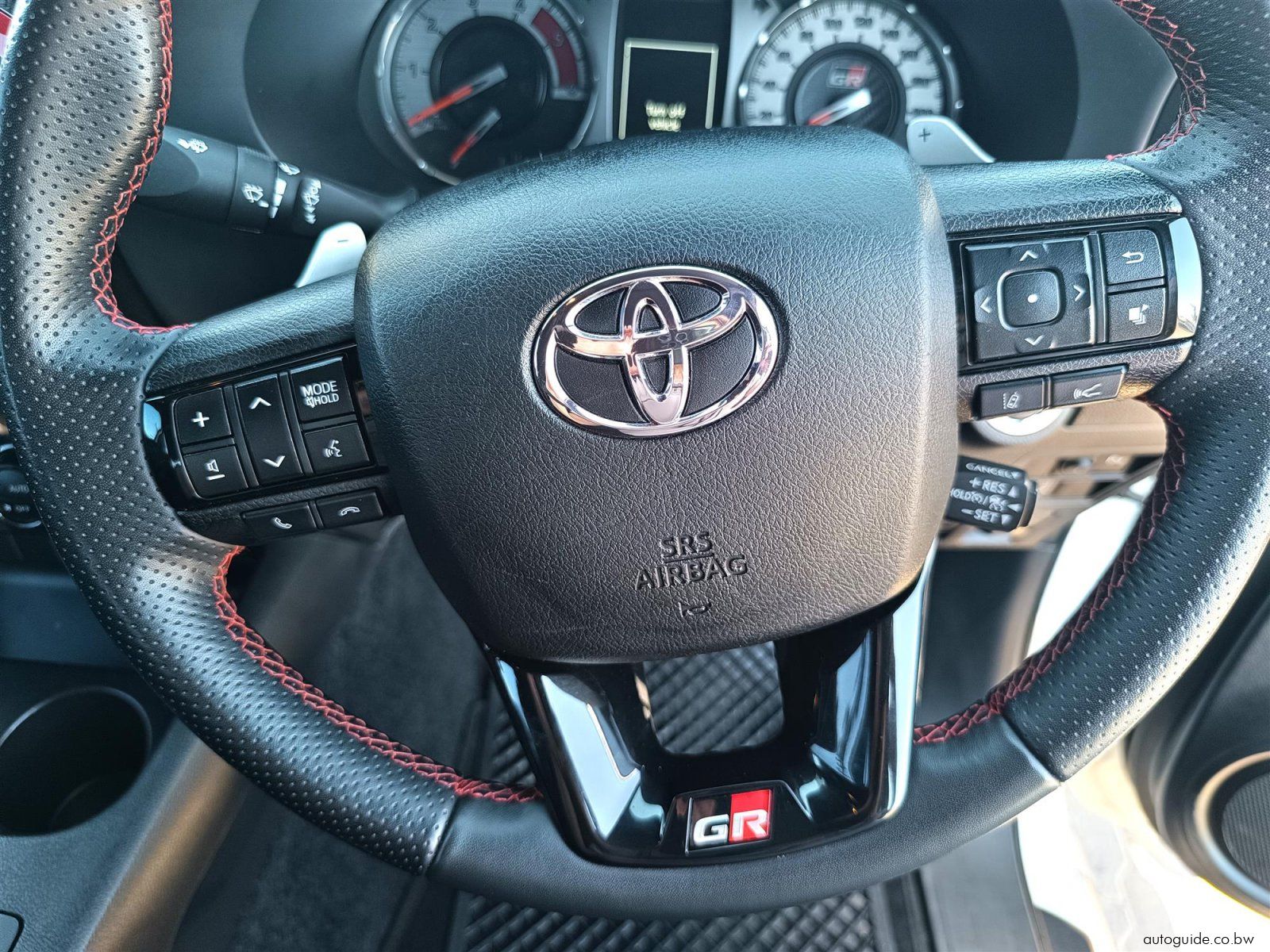 2024 Toyota Hilux GR-Sport II 2.8 GD-6 4x4 photo