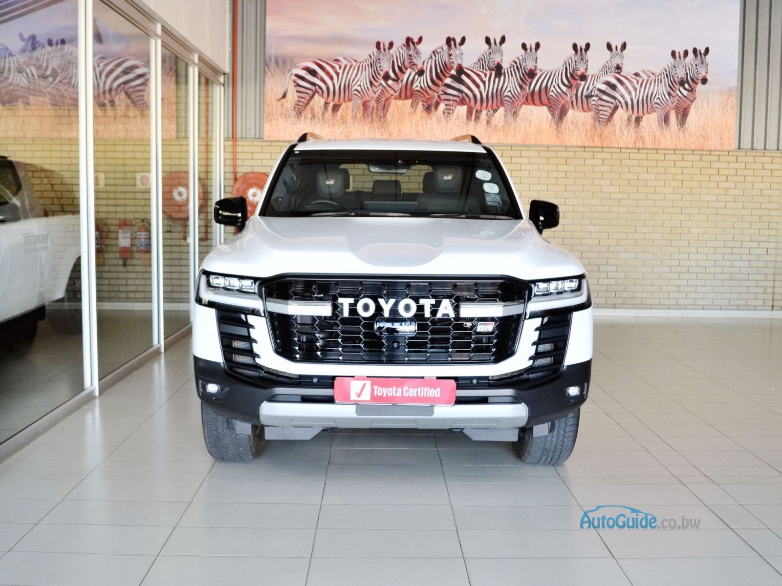 2025 Toyota Land Cruiser 300 Series GR-Sport photo