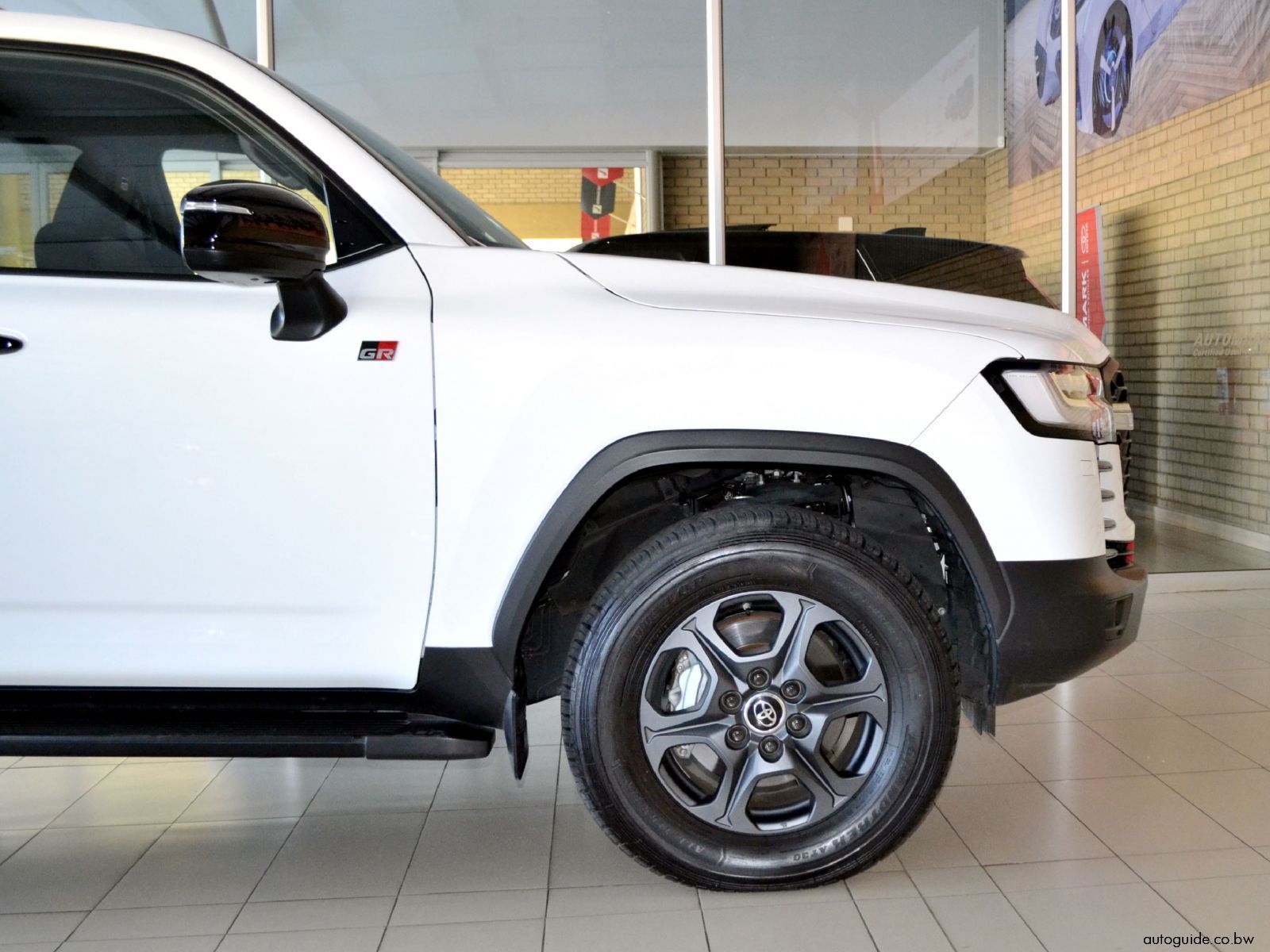 2025 Toyota Land Cruiser 300 Series GR-Sport photo