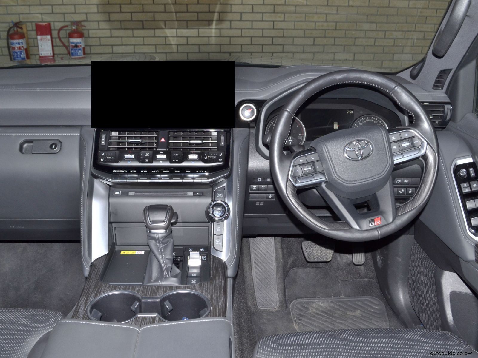 2025 Toyota Land Cruiser 300 Series GR-Sport photo