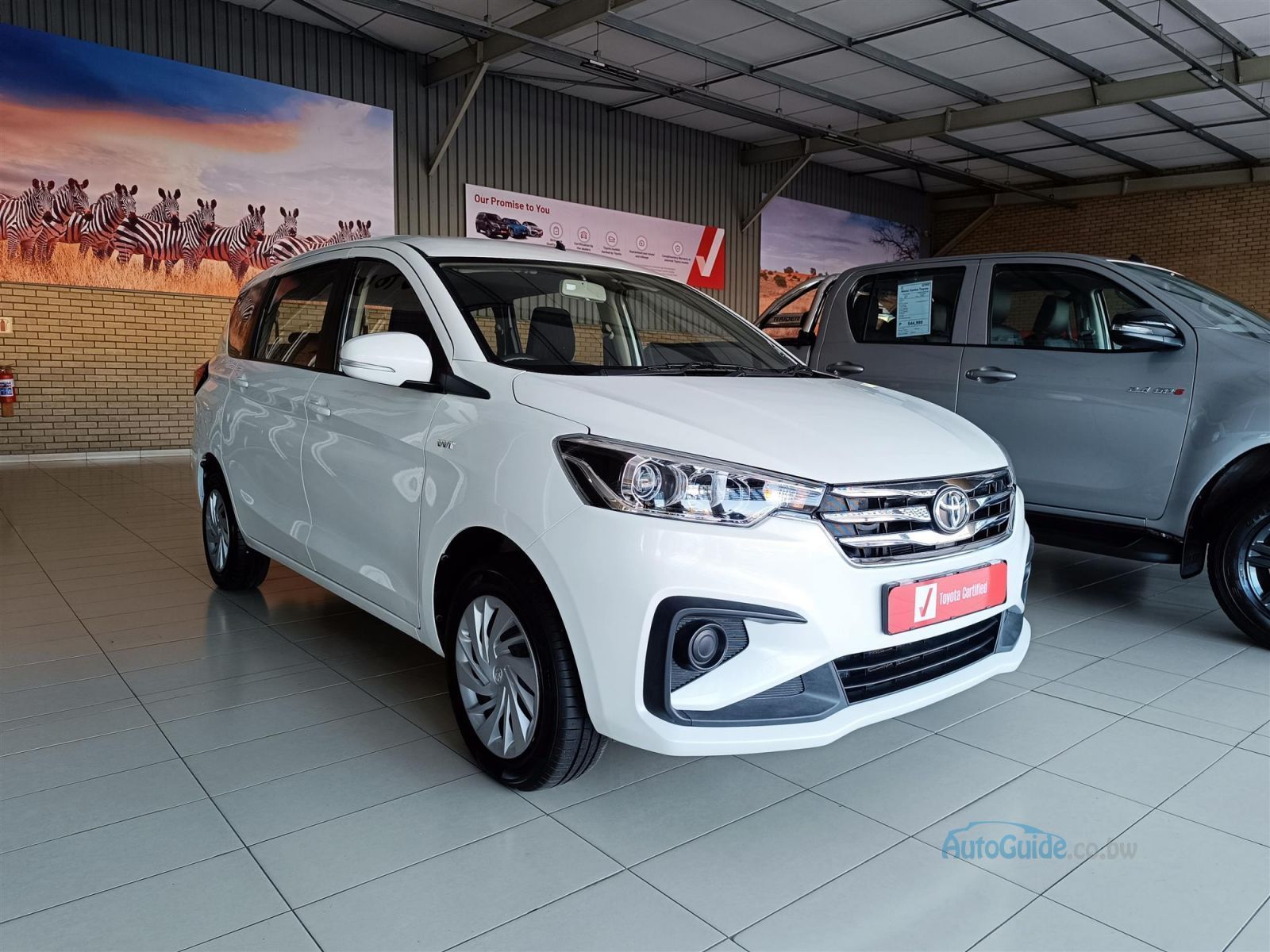 2023 Toyota Rumion 1.5 XS 7 Seater photo