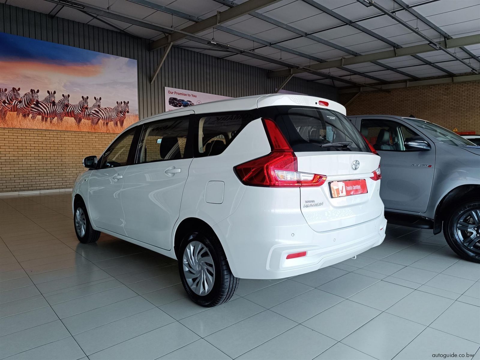 2023 Toyota Rumion 1.5 XS 7 Seater photo