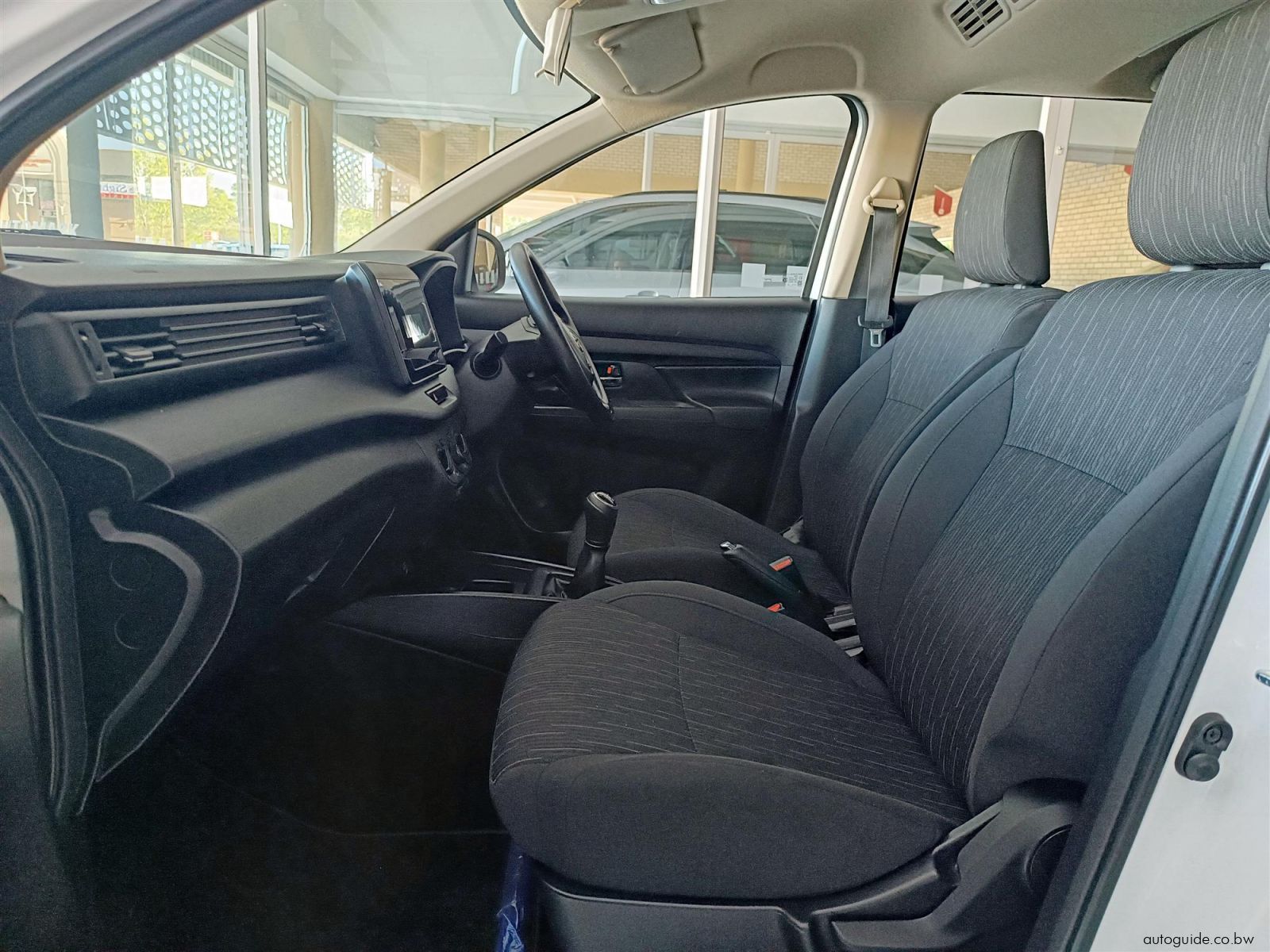 2023 Toyota Rumion 1.5 XS 7 Seater photo
