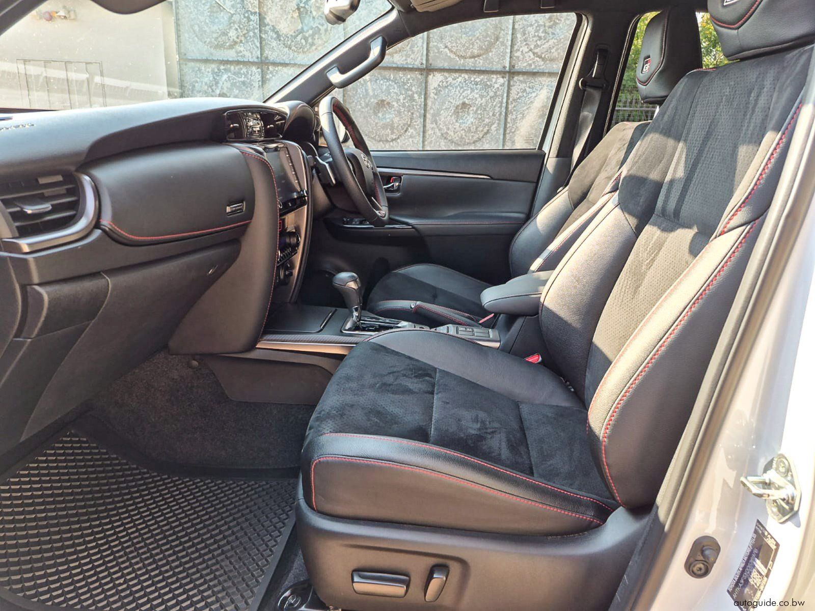 2025 Toyota Fortuner GR-S 4x4 photo