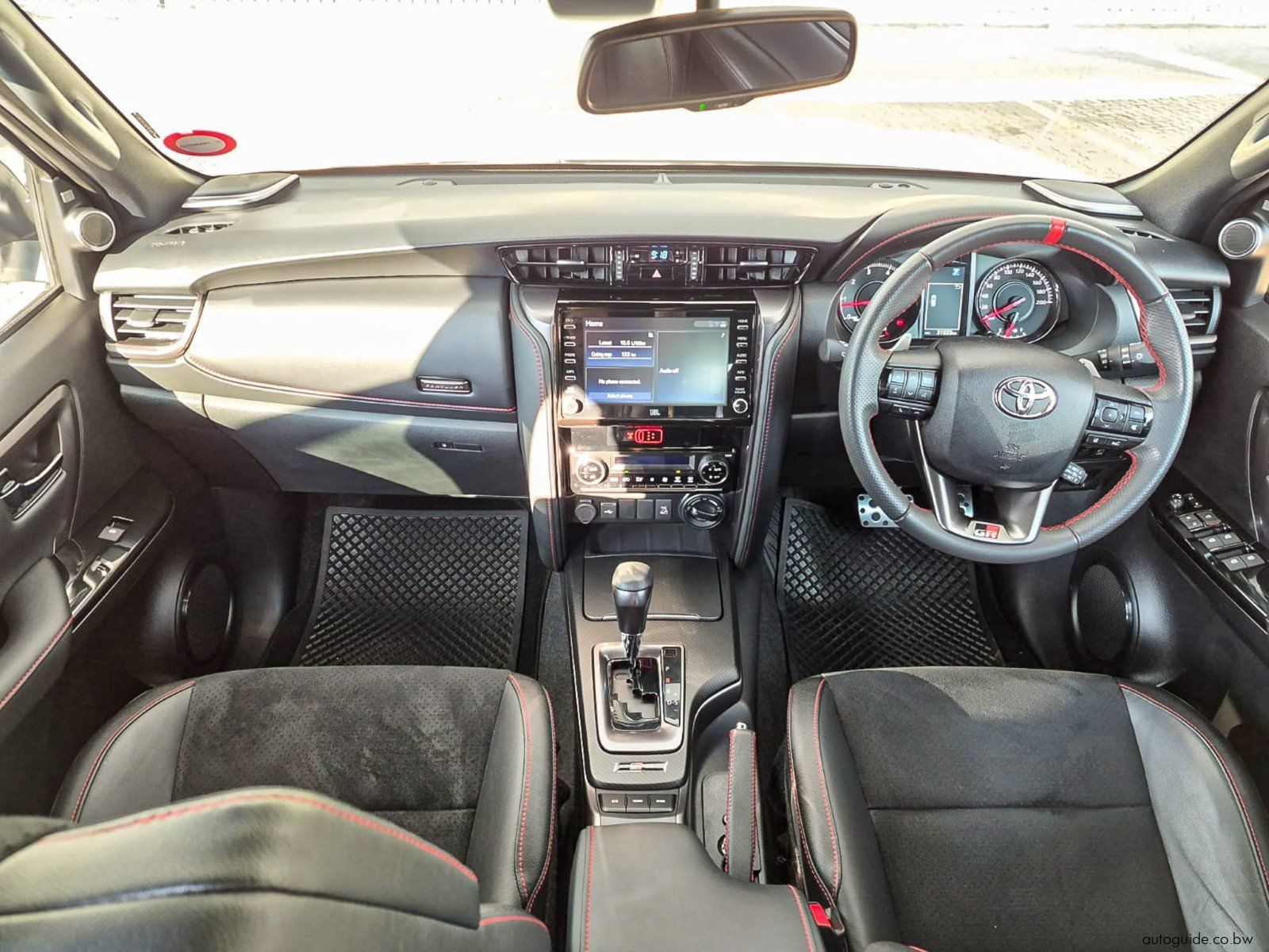 2025 Toyota Fortuner GR-S 4x4 photo