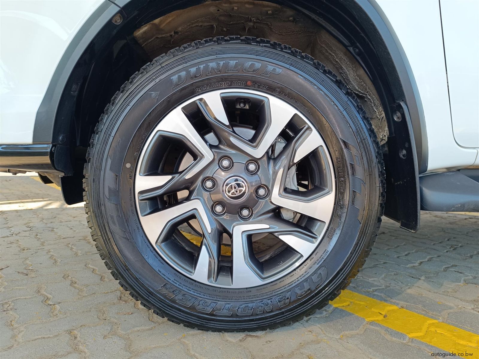 2025 Toyota Fortuner 2.8 GD6 VX 4x4 AT photo