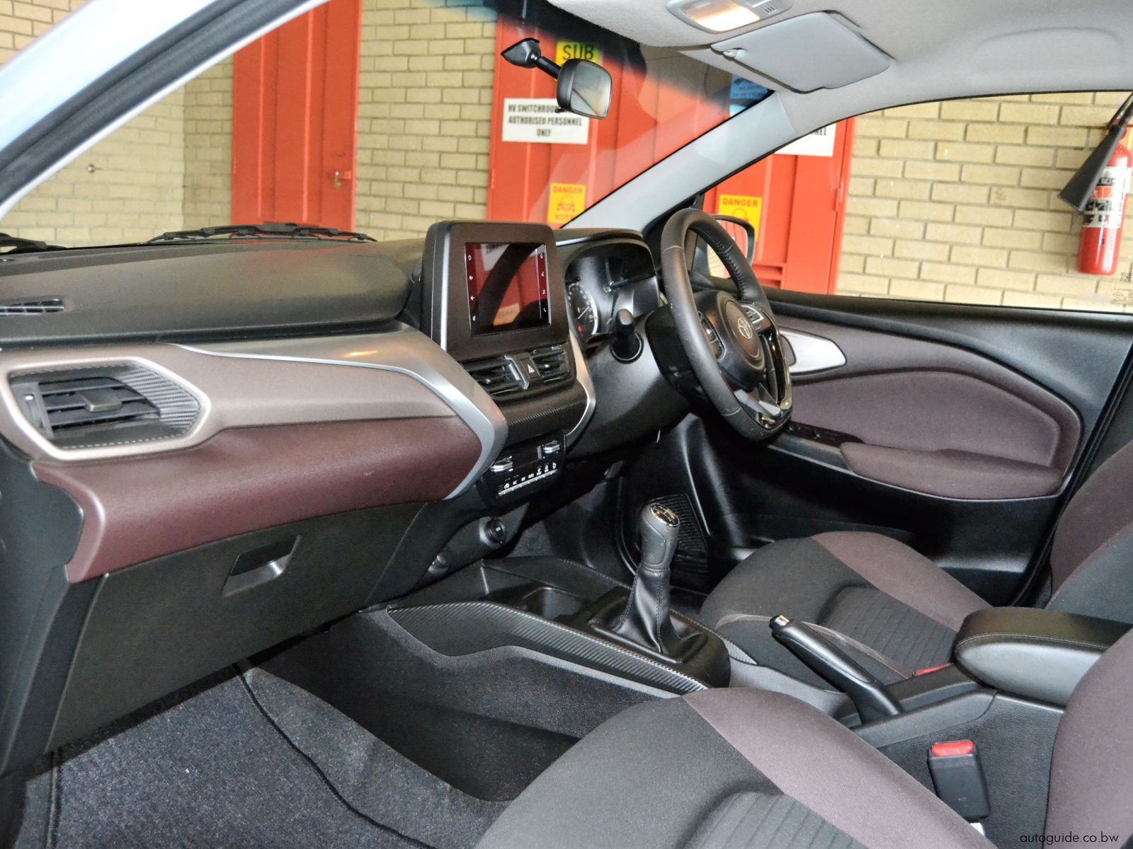 2025 Toyota Starlet Cross XS photo