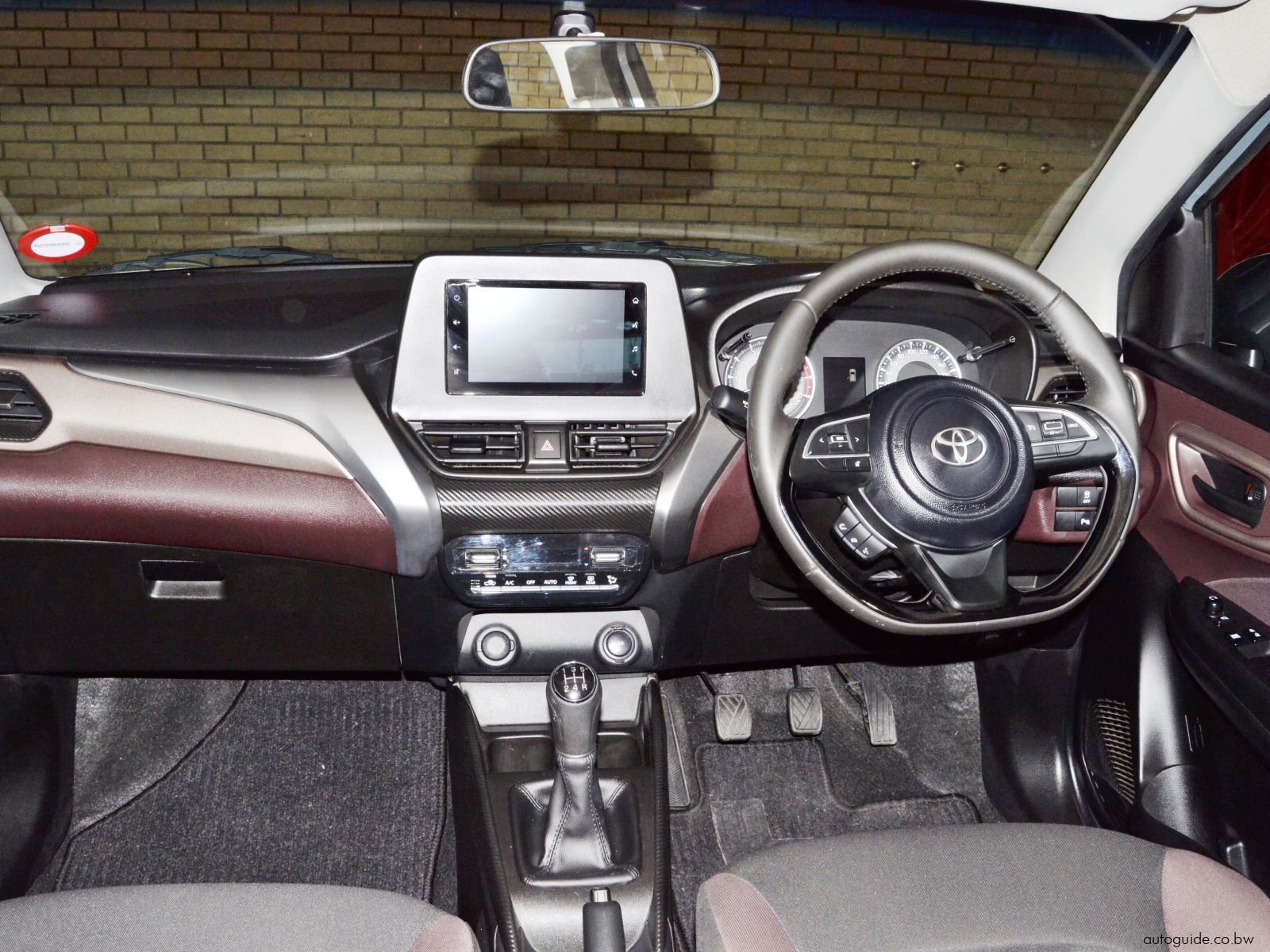 2025 Toyota Starlet Cross XS photo