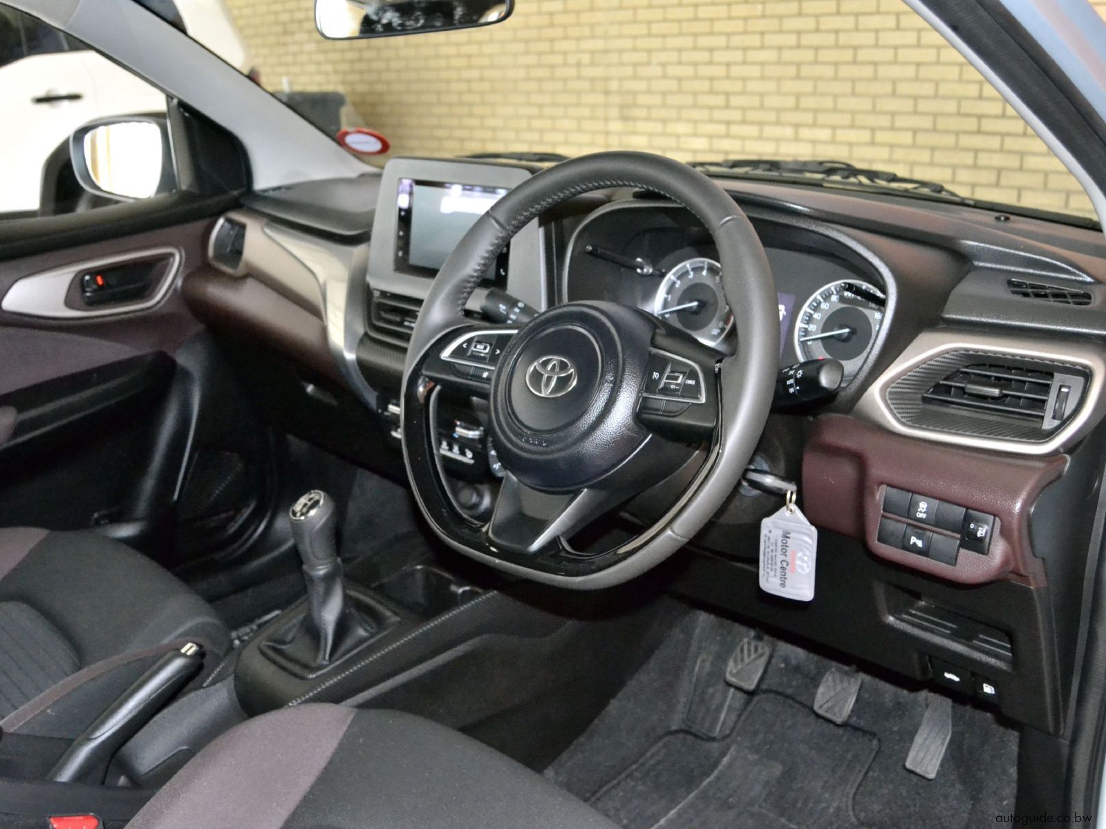 2025 Toyota Starlet Cross XS photo