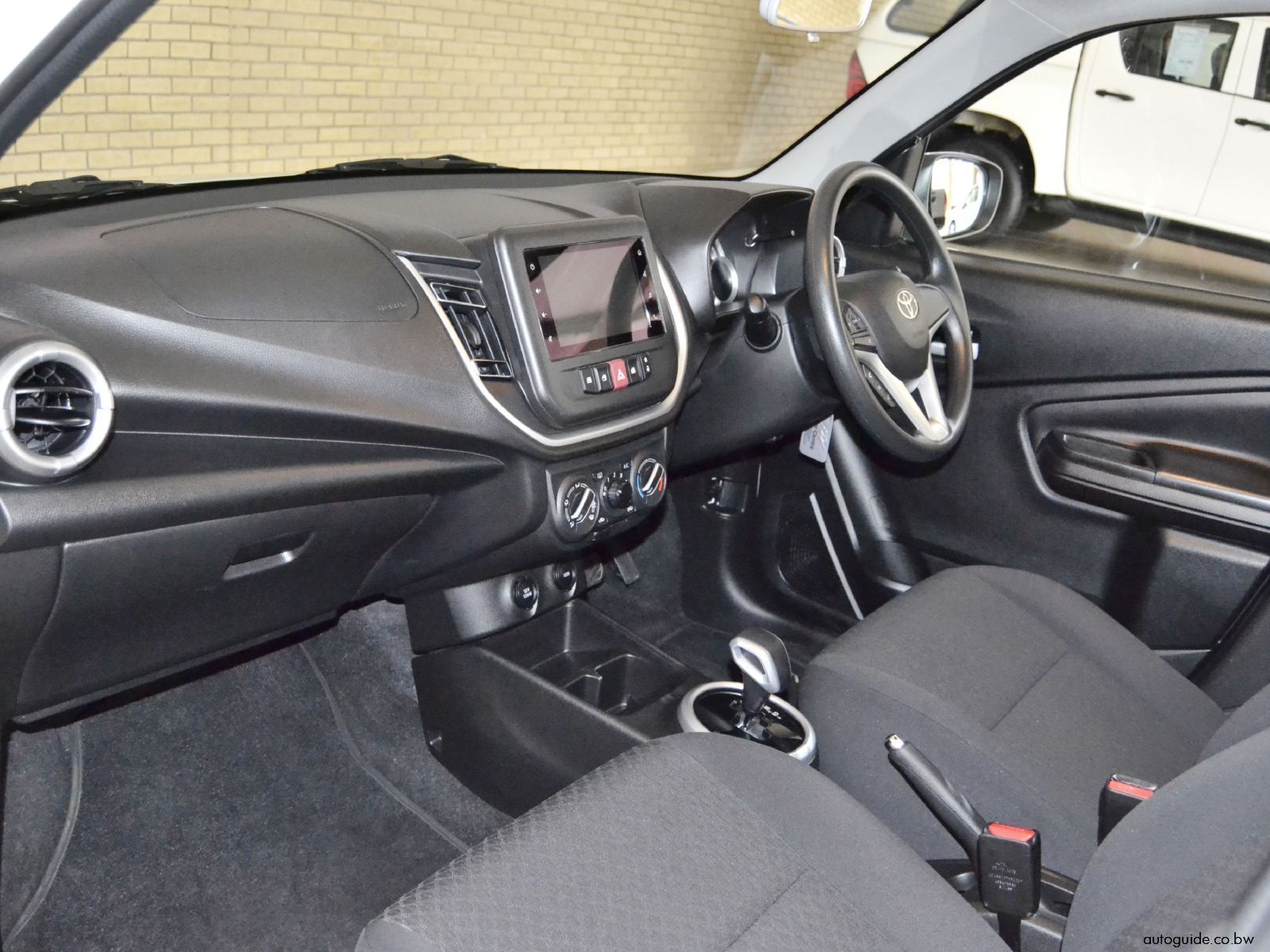 2025 Toyota Vitz photo