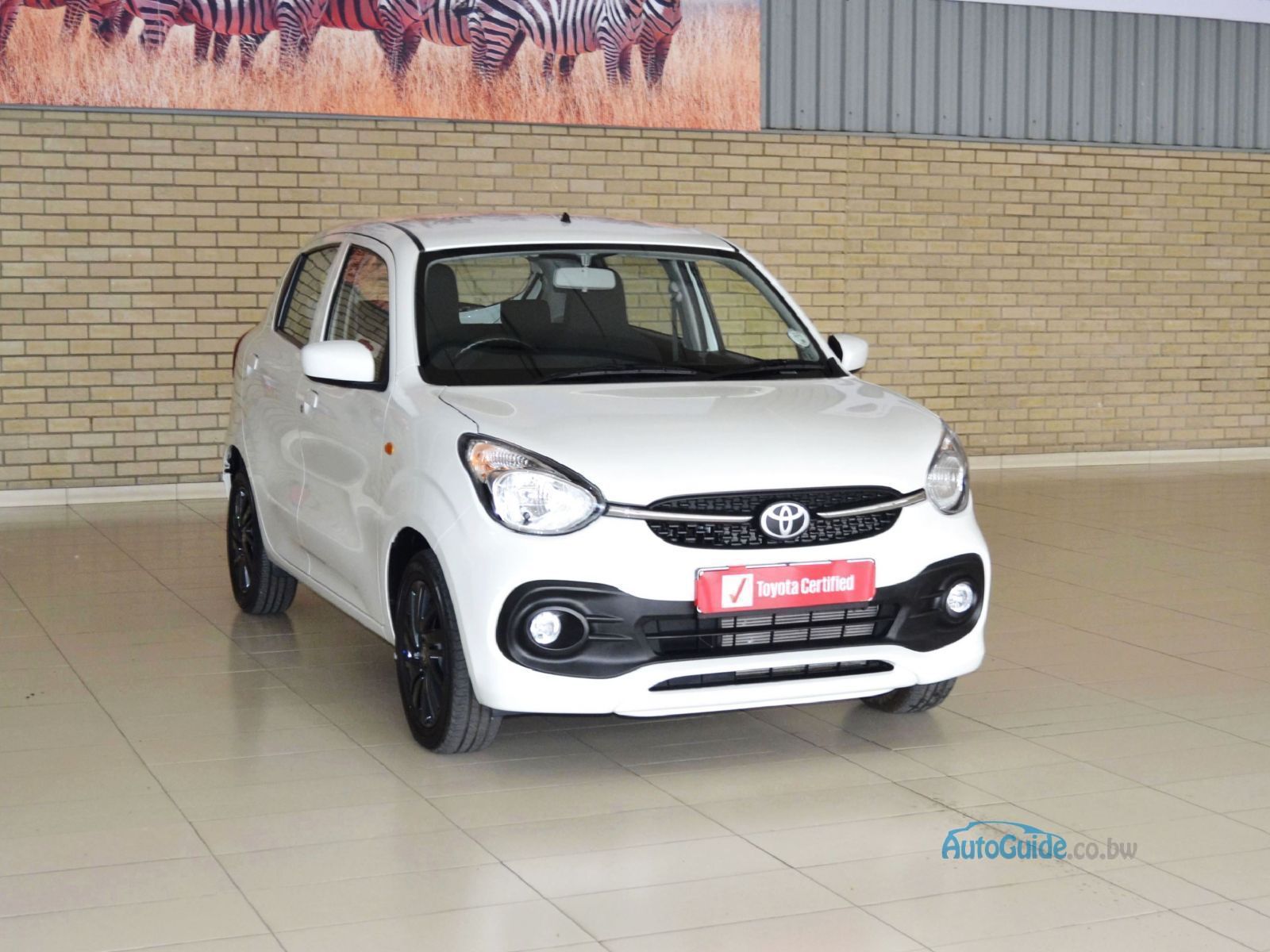 2025 Toyota Vitz photo