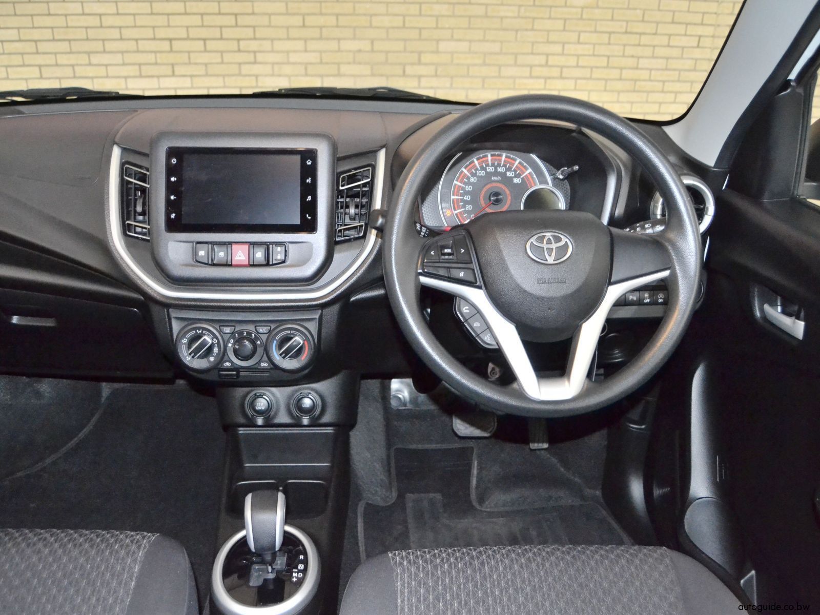 2025 Toyota Vitz photo