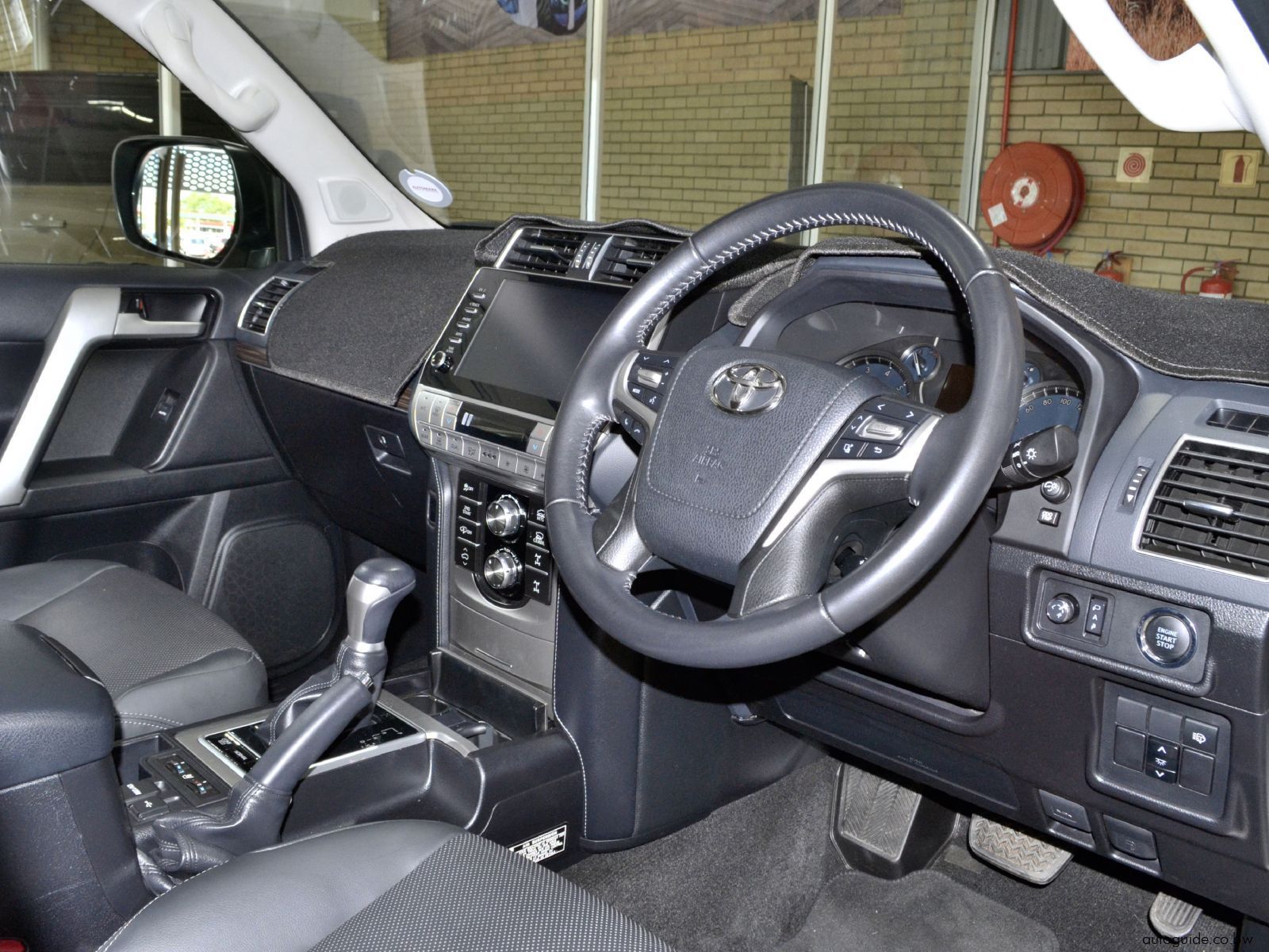 2020 Toyota Prado VX V6 photo