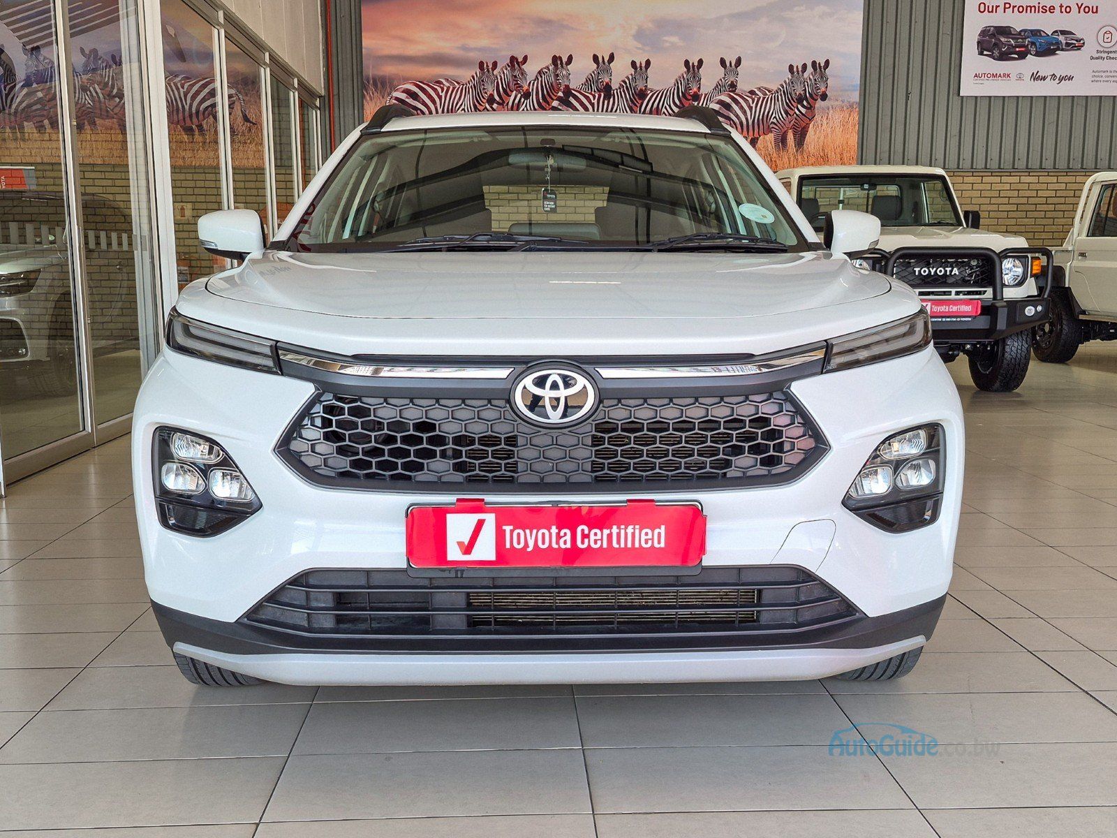 2025 Toyota Starlet Cross XS photo
