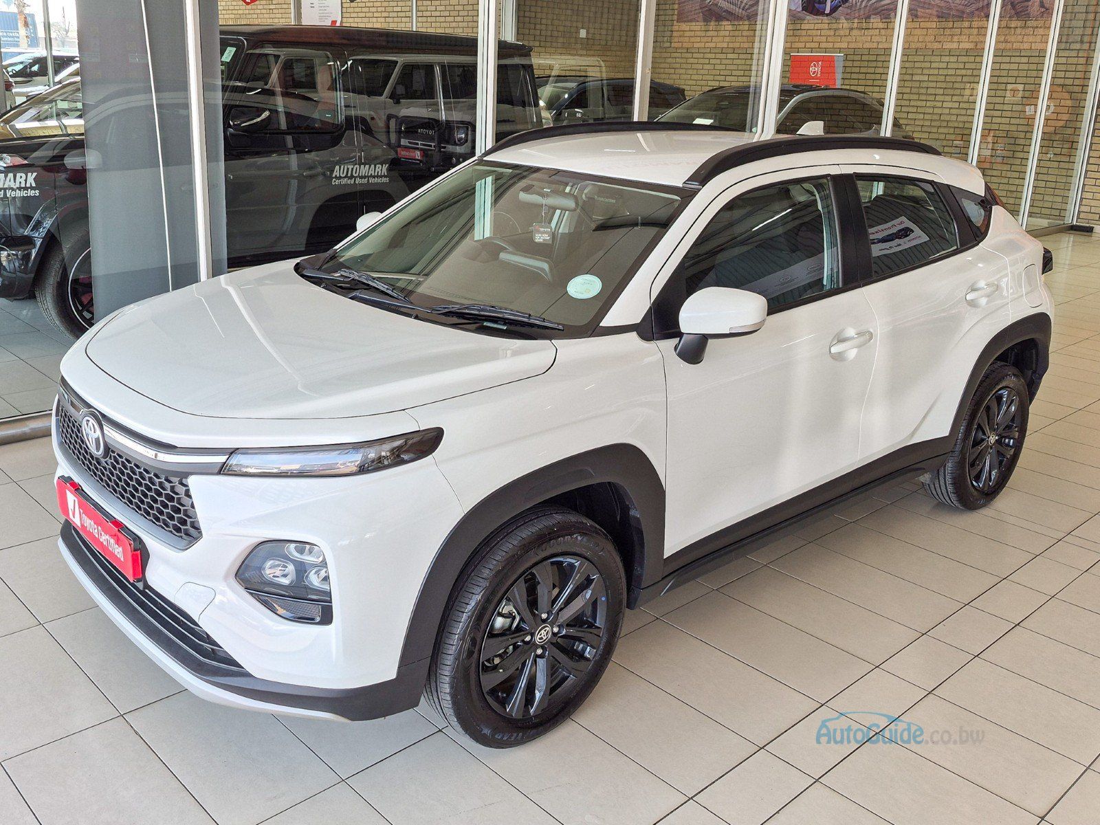 2025 Toyota Starlet Cross XS photo