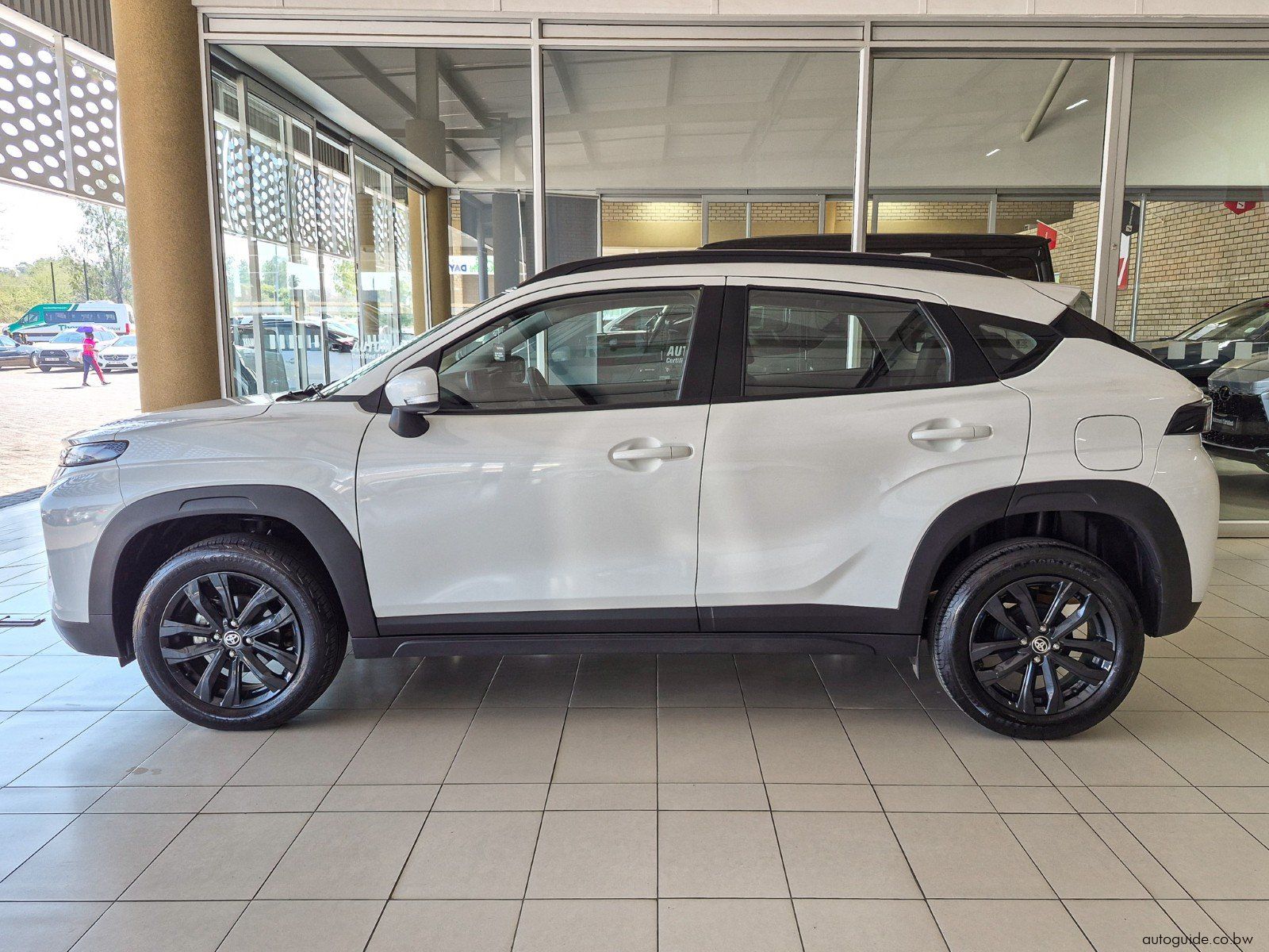 2025 Toyota Starlet Cross XS photo