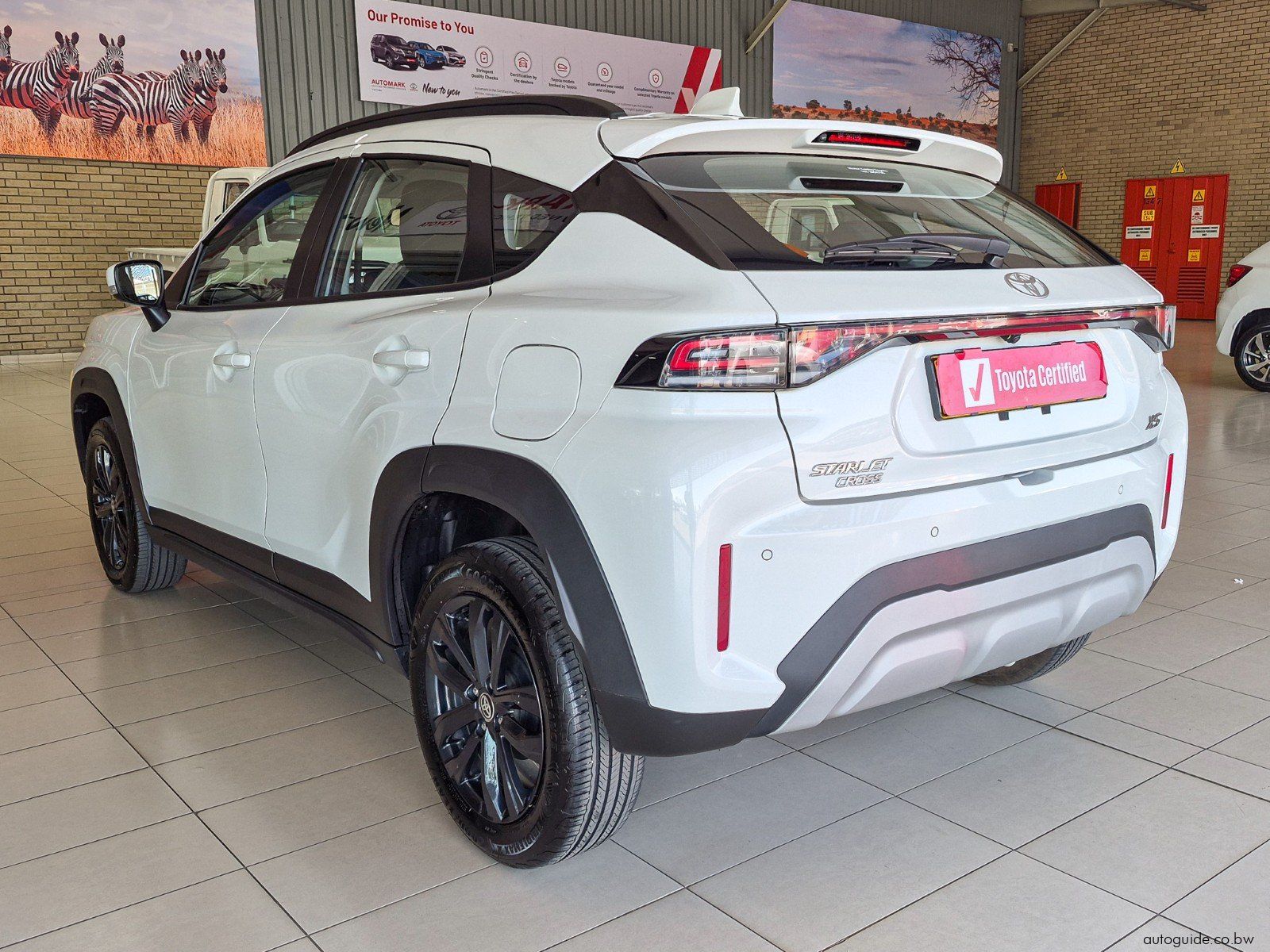 2025 Toyota Starlet Cross XS photo