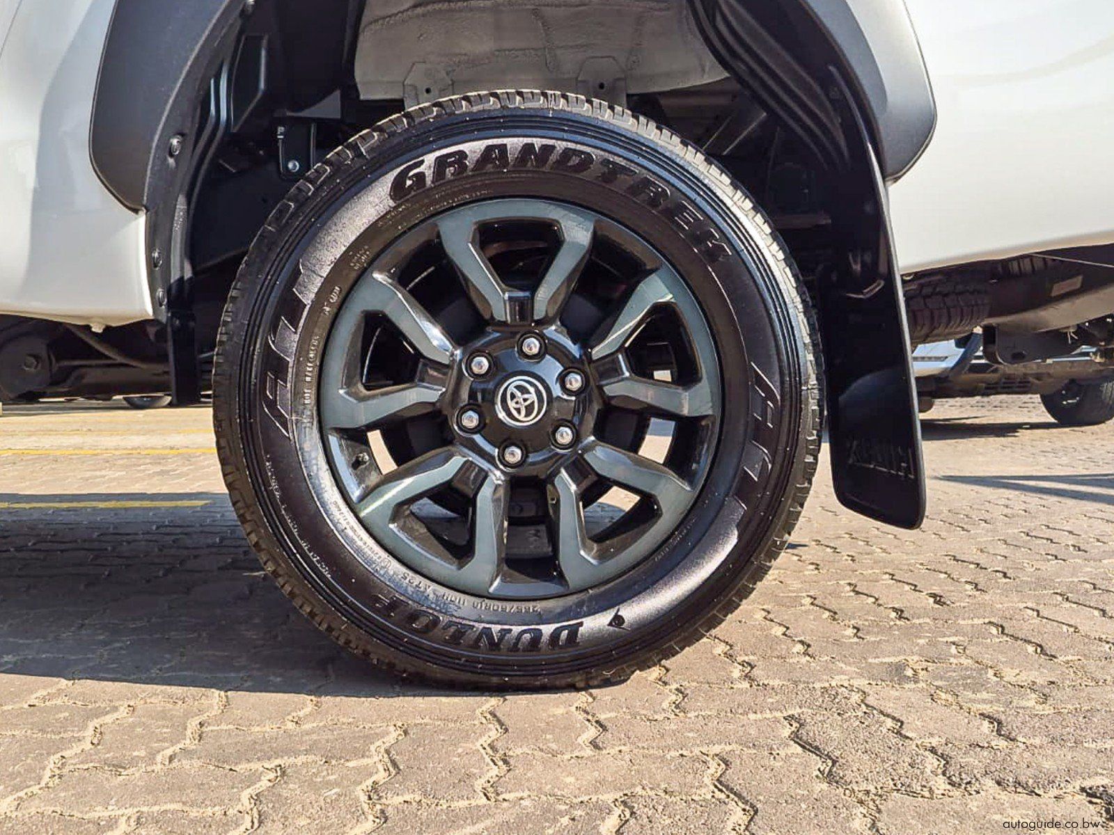 2024 Toyota Hilux Xtra Cab photo