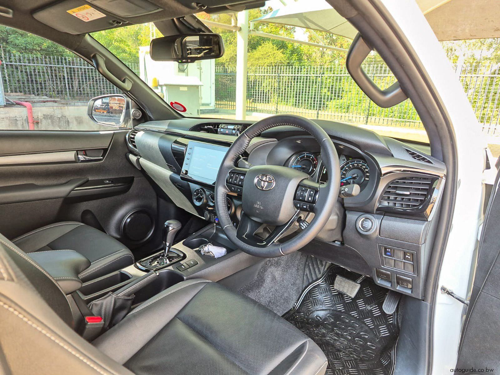 2024 Toyota Hilux Xtra Cab photo
