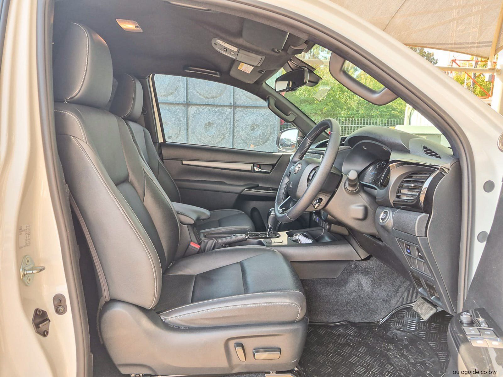 2024 Toyota Hilux Xtra Cab photo