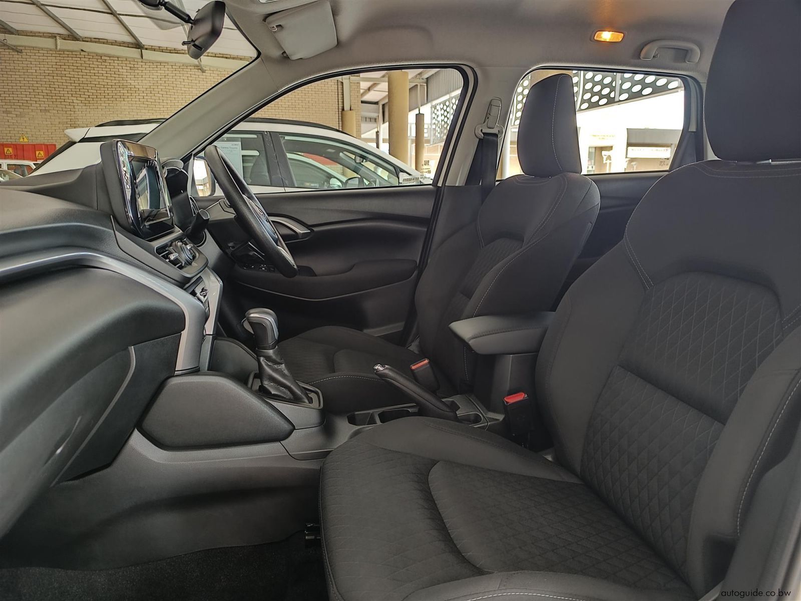 2024 Toyota Urban Cruiser 1.5 XR photo