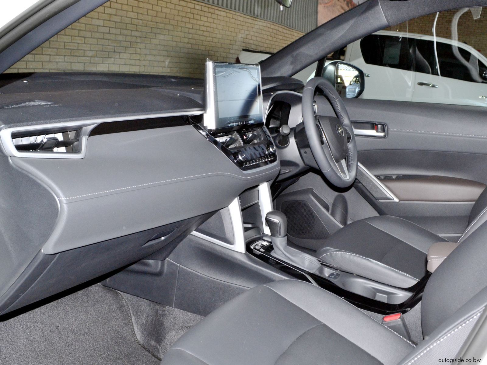 2025 Toyota Corolla Cross XS HEV (CVT) - Hybrid photo