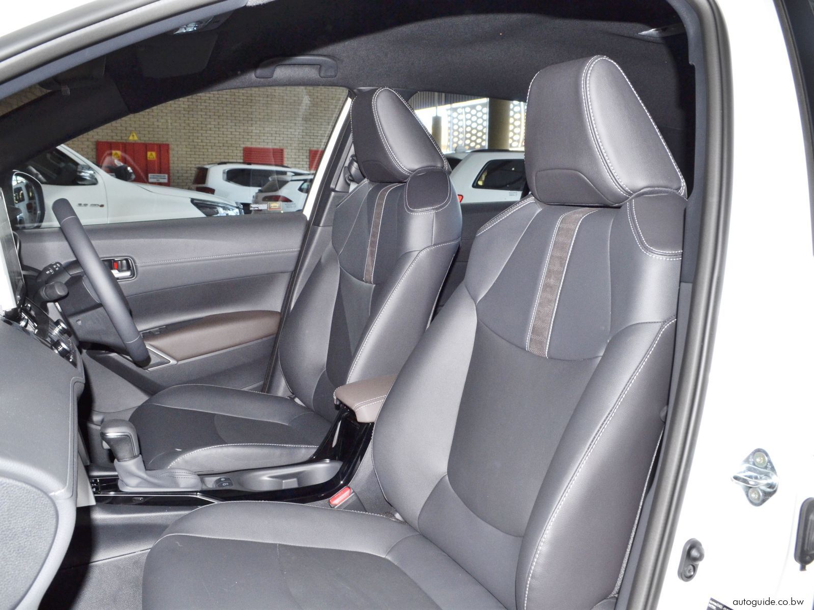 2025 Toyota Corolla Cross XS HEV (CVT) - Hybrid photo