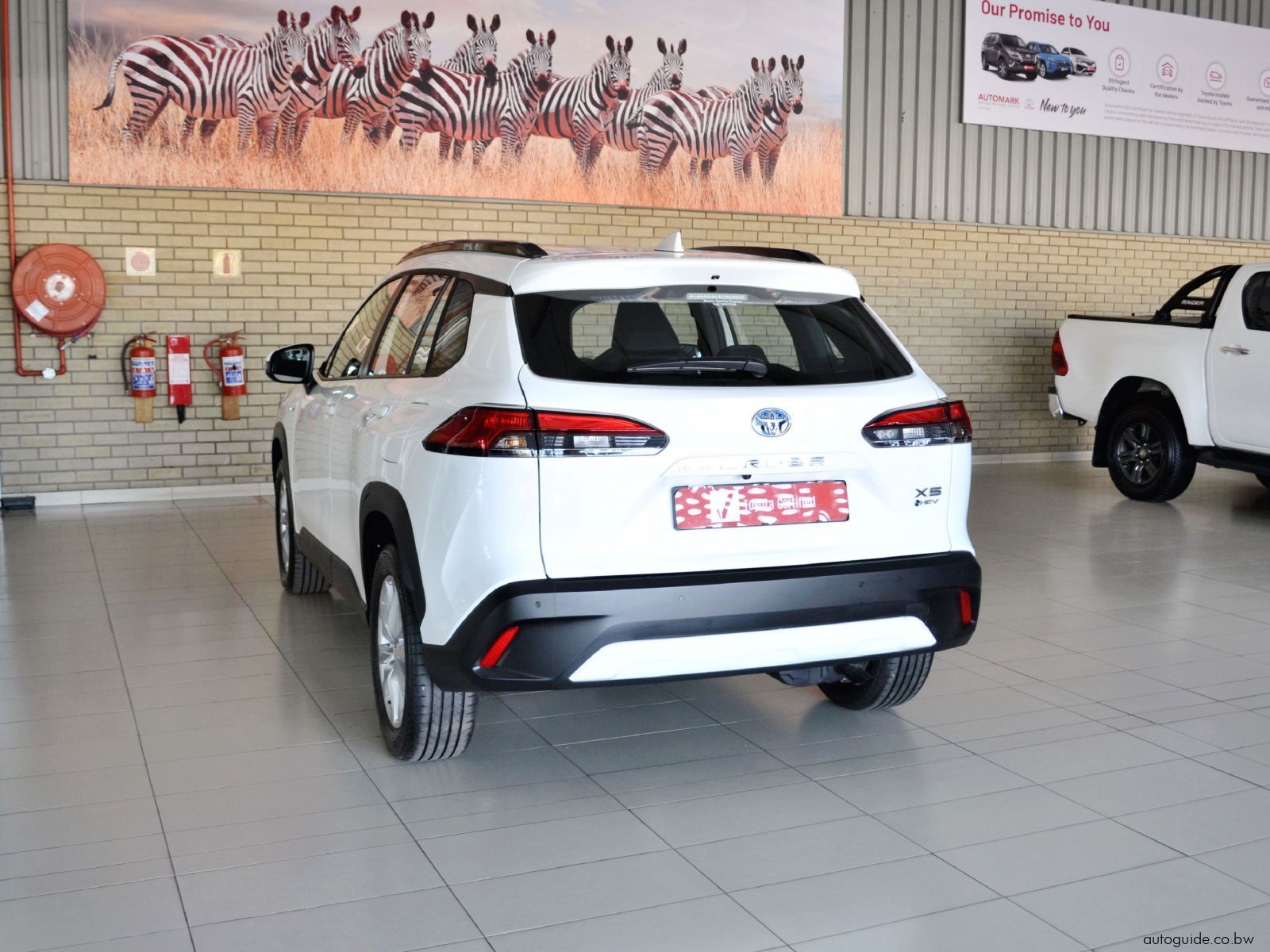 2025 Toyota Corolla Cross XS HEV (CVT) - Hybrid photo