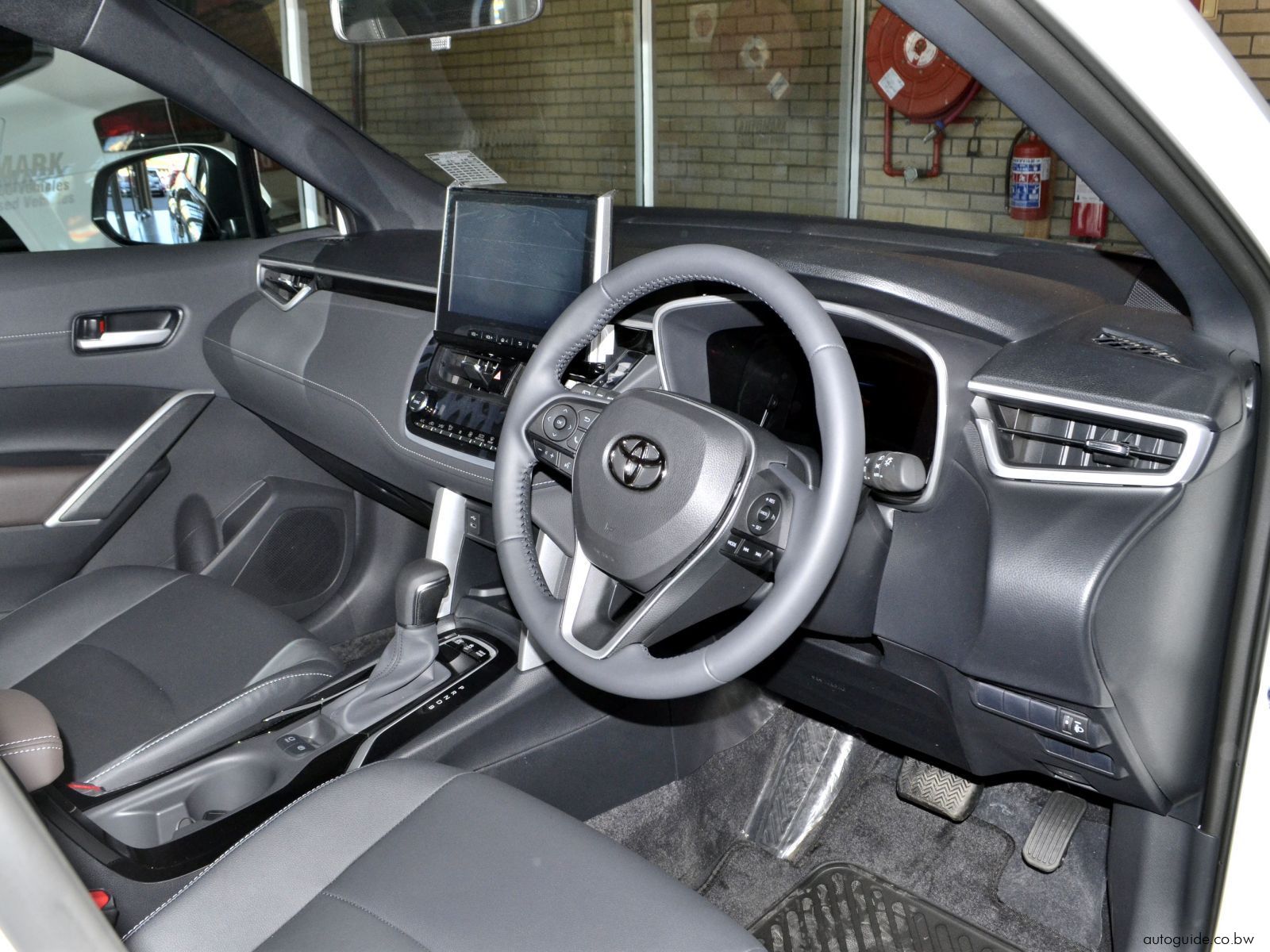 2025 Toyota Corolla Cross XS HEV (CVT) - Hybrid photo