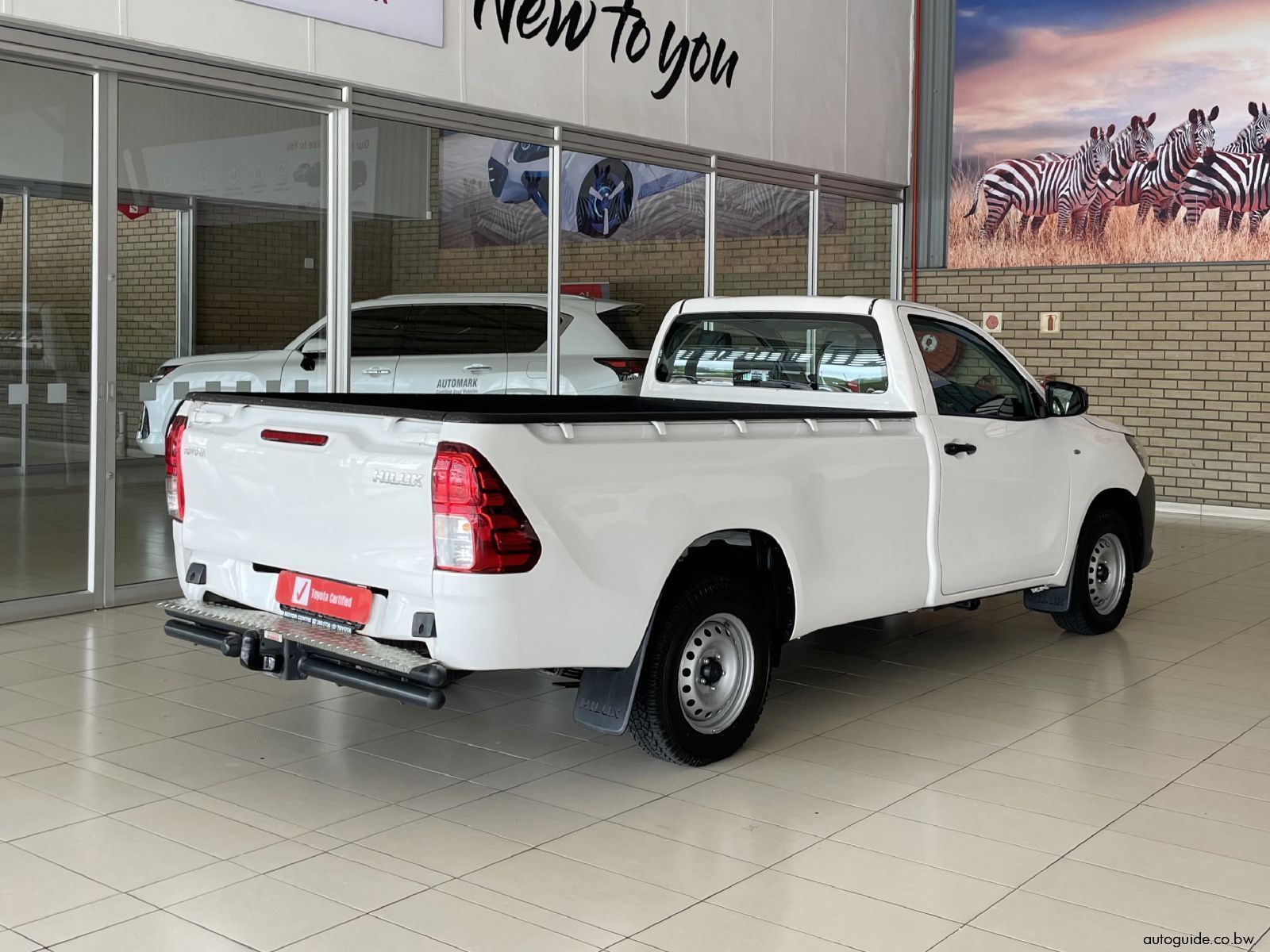 2025 Toyota Hilux LWB 2.4L photo