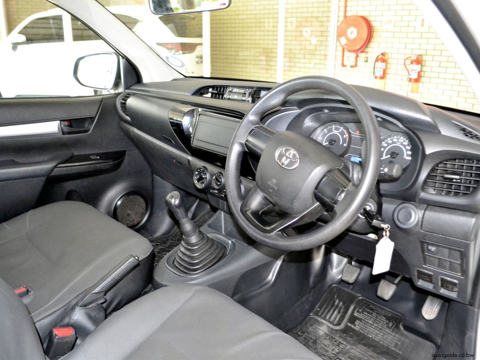 2025 Toyota Hilux LWB 2.4L photo