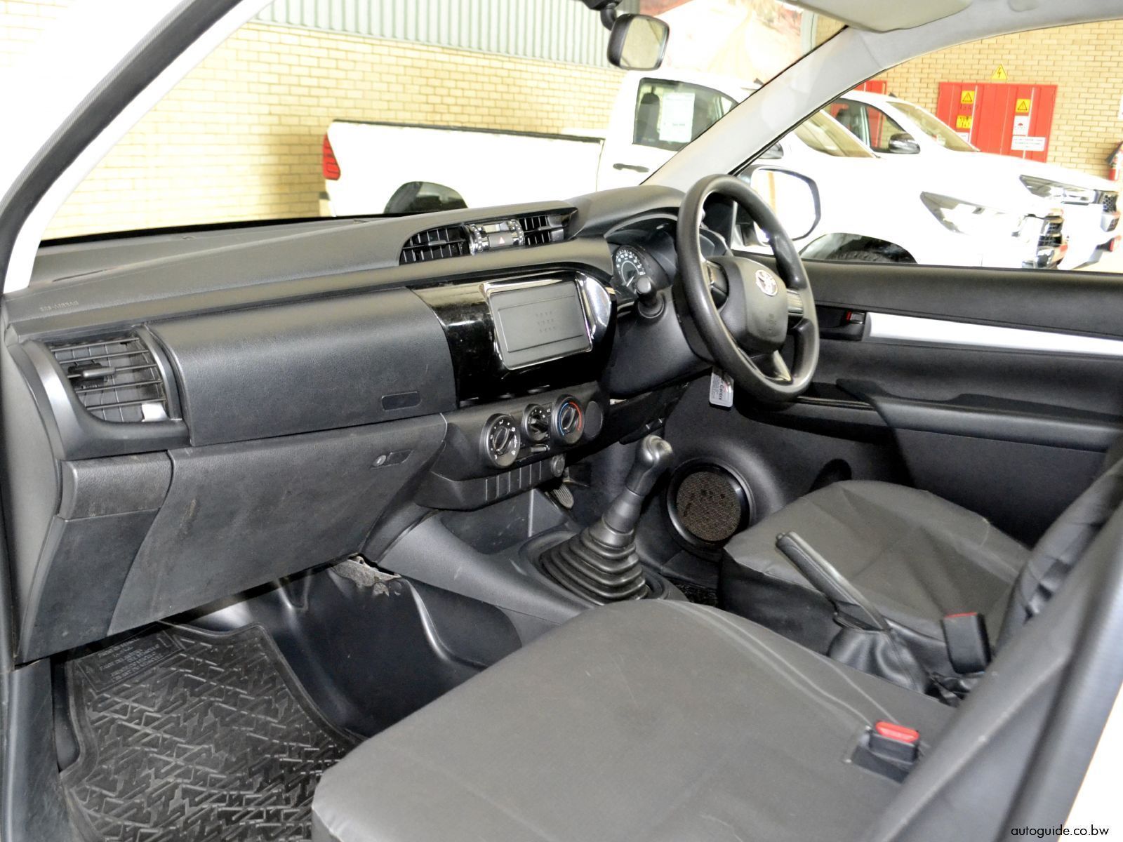 2025 Toyota Hilux LWB 2.4L photo