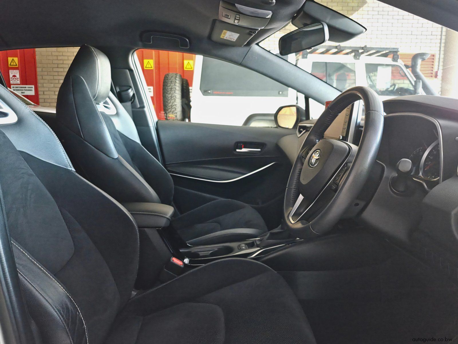 2020 Toyota Corolla Hatch XR photo
